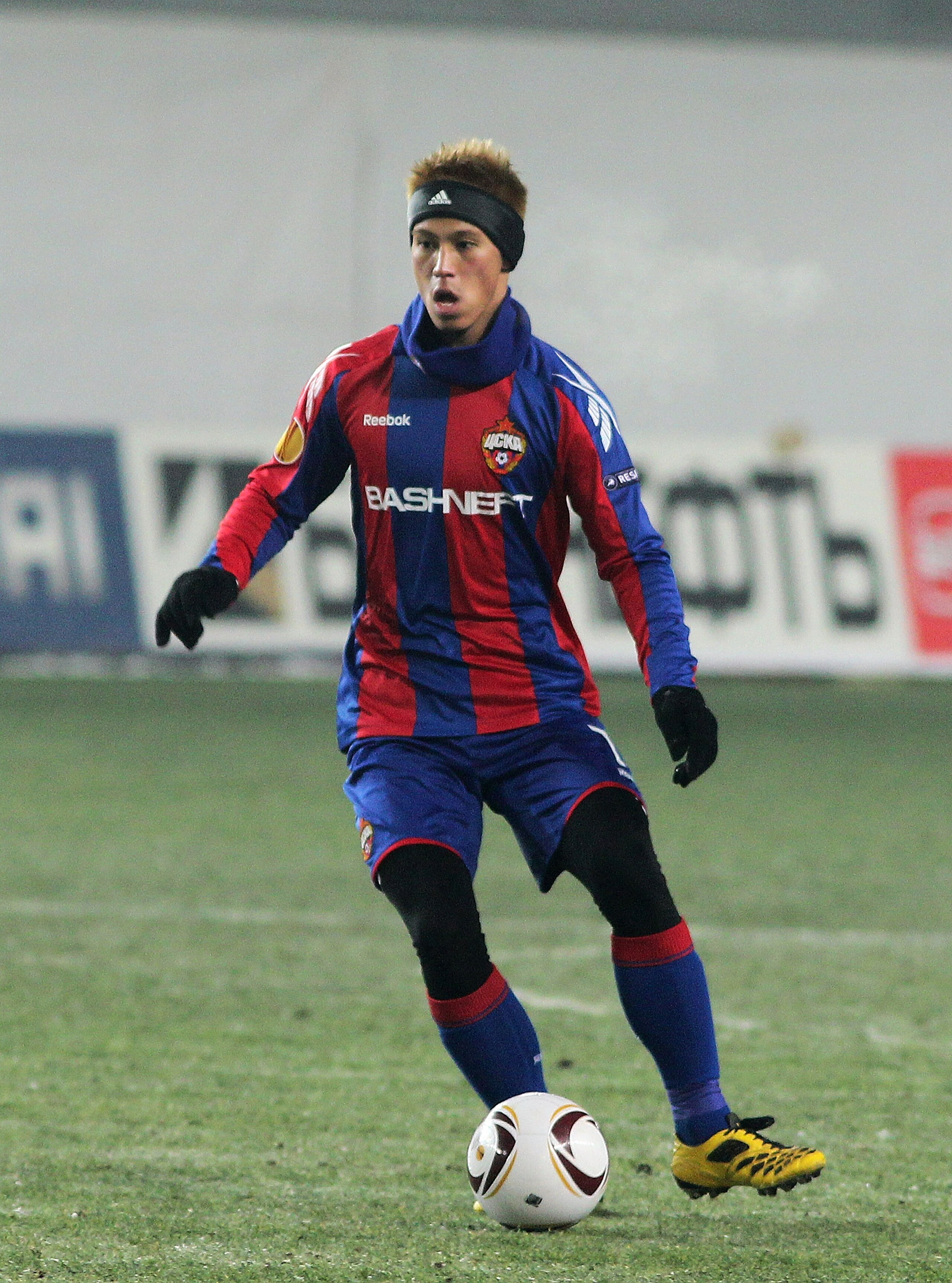 KHIMKI, RUSSIA - DECEMBER 02:  (EMBARGOED FOR PUBLICATION IN ALL JAPANESE MEDIA UNTIL 48 HOURS AFTER CREATE DATE AND TIME) Keisuke Honda of CSKA Moscow is seen during the UEFA Europa League match between PFC CSKA Moscow and FC Lausanne-Sport at the Khimki