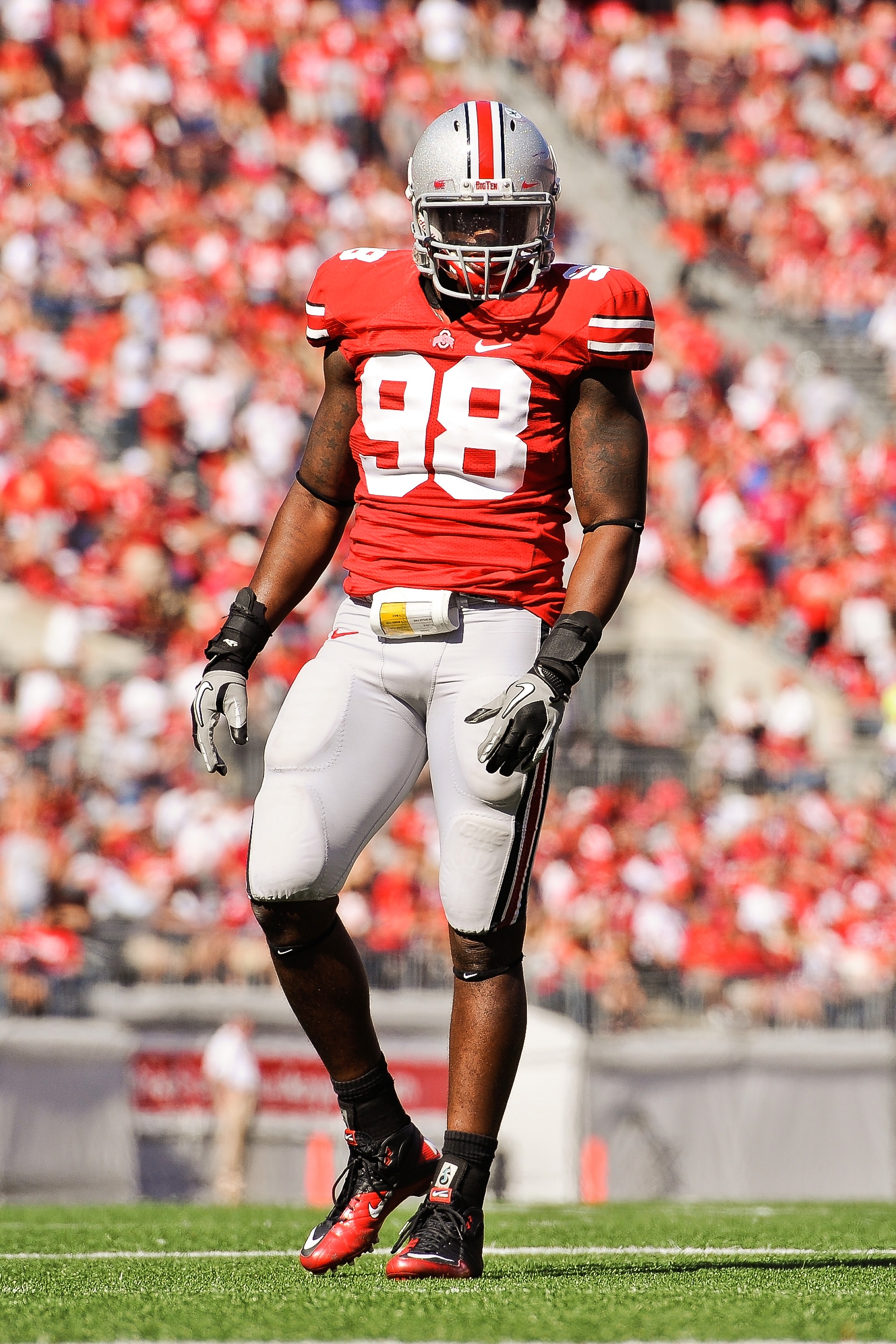 COLUMBUS, OH - OCTOBER 9:  Solomon Thomas #98 of the Ohio State Buckeyes waits for the play to begin against the Indiana Hoosiers at Ohio Stadium on October 9, 2010 in Columbus, Ohio.  (Photo by Jamie Sabau/Getty Images)