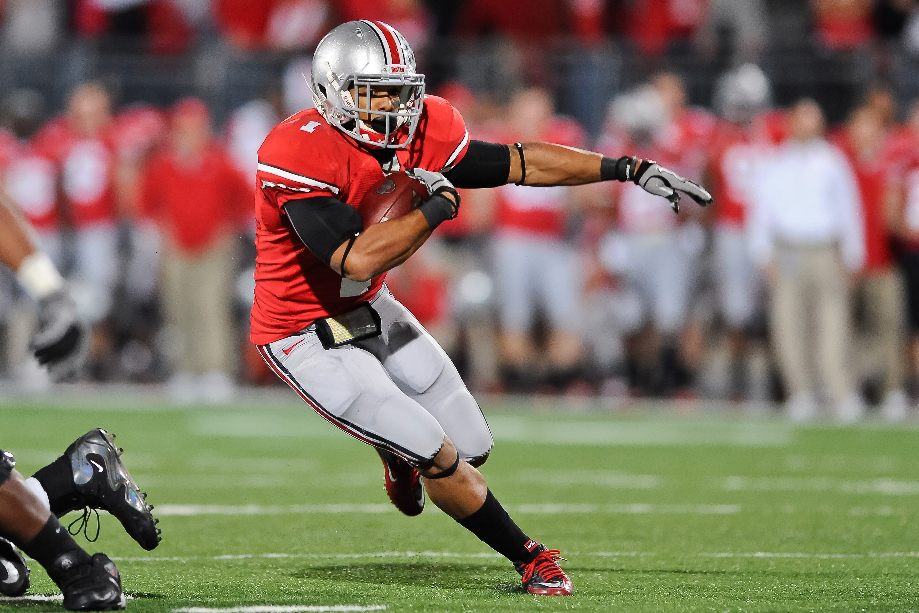 COLUMBUS, OH - NOVEMBER 13:  Dan Herron #1 of the Ohio State Buckeyes runs with the ball against the Penn State Nittany Lions at Ohio Stadium on November 13, 2010 in Columbus, Ohio.  (Photo by Jamie Sabau/Getty Images)