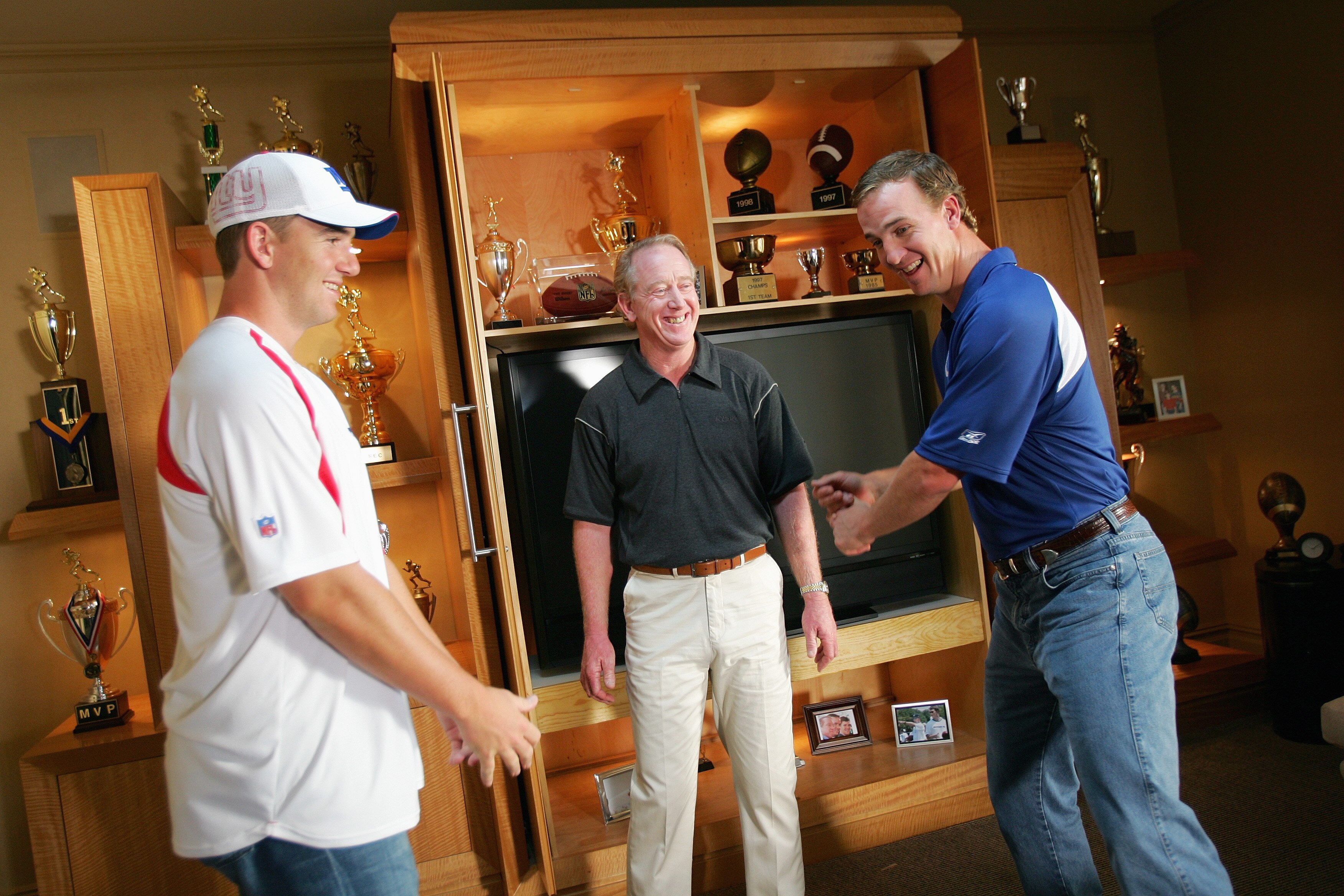 NORTH CALDWELL, NJ - JUNE 26:  (L-R) Eli, Archie and Peyton Manning on the set during a Reebok commercial shoot on June 26, 2006 in North Caldwell, New Jersey.   (Photo by Ezra Shaw/Getty Images for Reebok)
