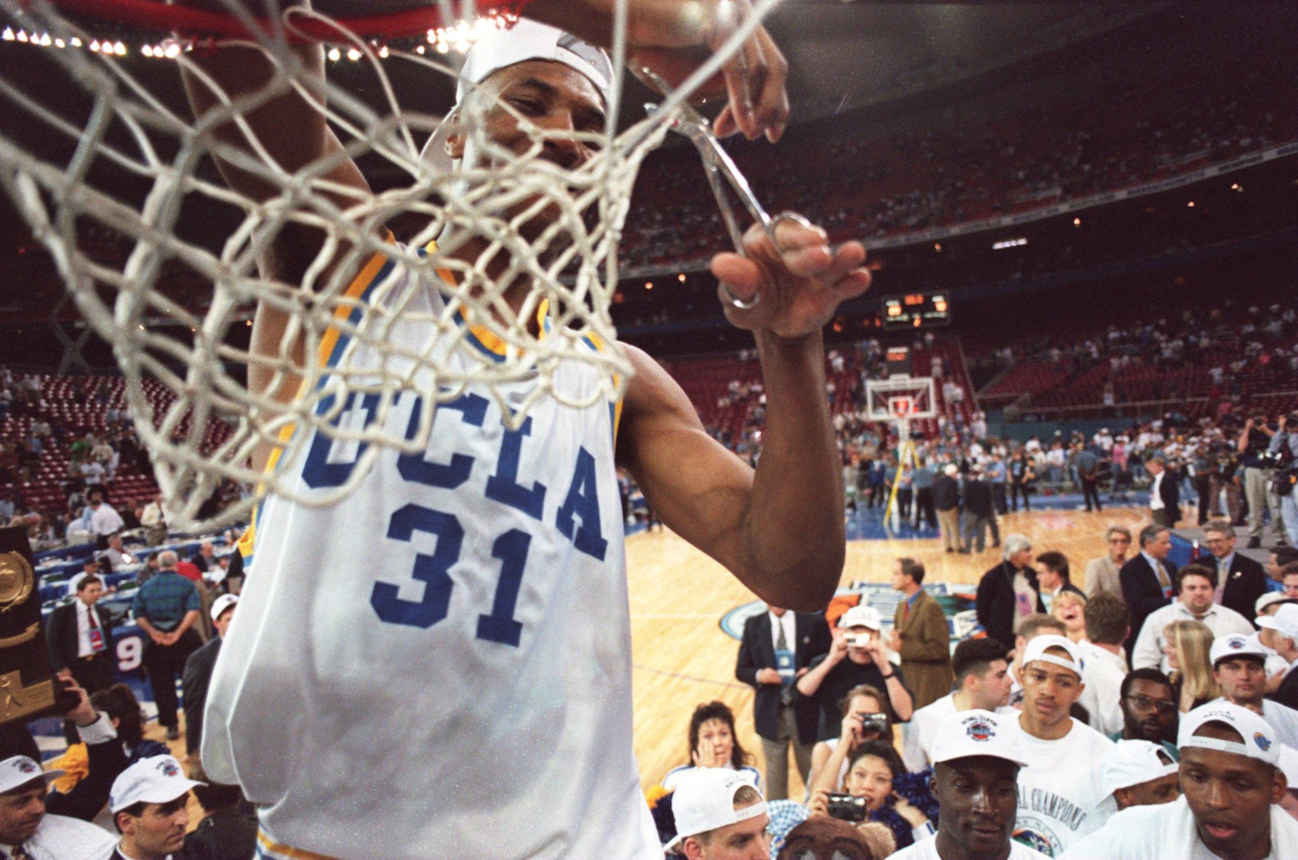 3 APR 1995: UCLA FORWARD ED O''BANNON CUTS DOWN THE NET AFTER THEIR 89-78 VICTORY OVER ARKANSAS IN THE NCAA FINAL AT THE KINGDOME IN SEATTLE, WASHINGTON. O''BANNON WAS NAMED PLAYER OF THE TOURNAMENT. Mandatory Credit: Allsport USA/ALLSPORT 3 APR 1995: UCLA FORWARD ED O''BANNON CUTS DOWN THE NET AFTER THEIR 89-78 VICTORY OVER ARKANSAS IN THE NCAA FINAL AT THE KINGDOME IN SEATTLE, WASHINGTON. O''BANNON WAS NAMED PLAYER OF THE TOURNAMENT. Mandatory Credit: Allsport USA/ALLSPORT