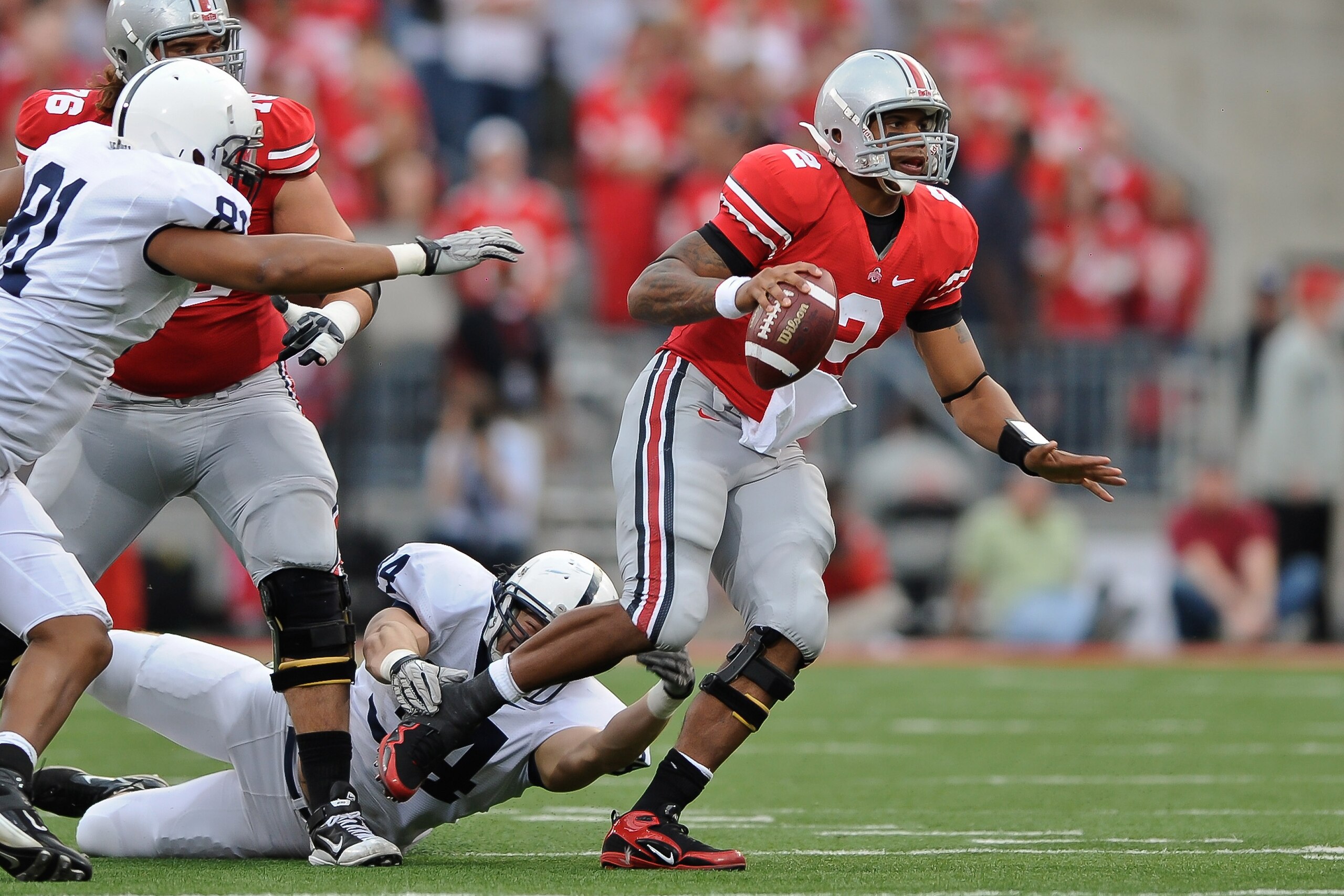 COLUMBUS, OH - NOVEMBER 13:  Quarterback Terrelle Pryor #2 of the Ohio State Buckeyes runs with the ball against the Penn State Nittany Lions at Ohio Stadium on November 13, 2010 in Columbus, Ohio.  (Photo by Jamie Sabau/Getty Images)