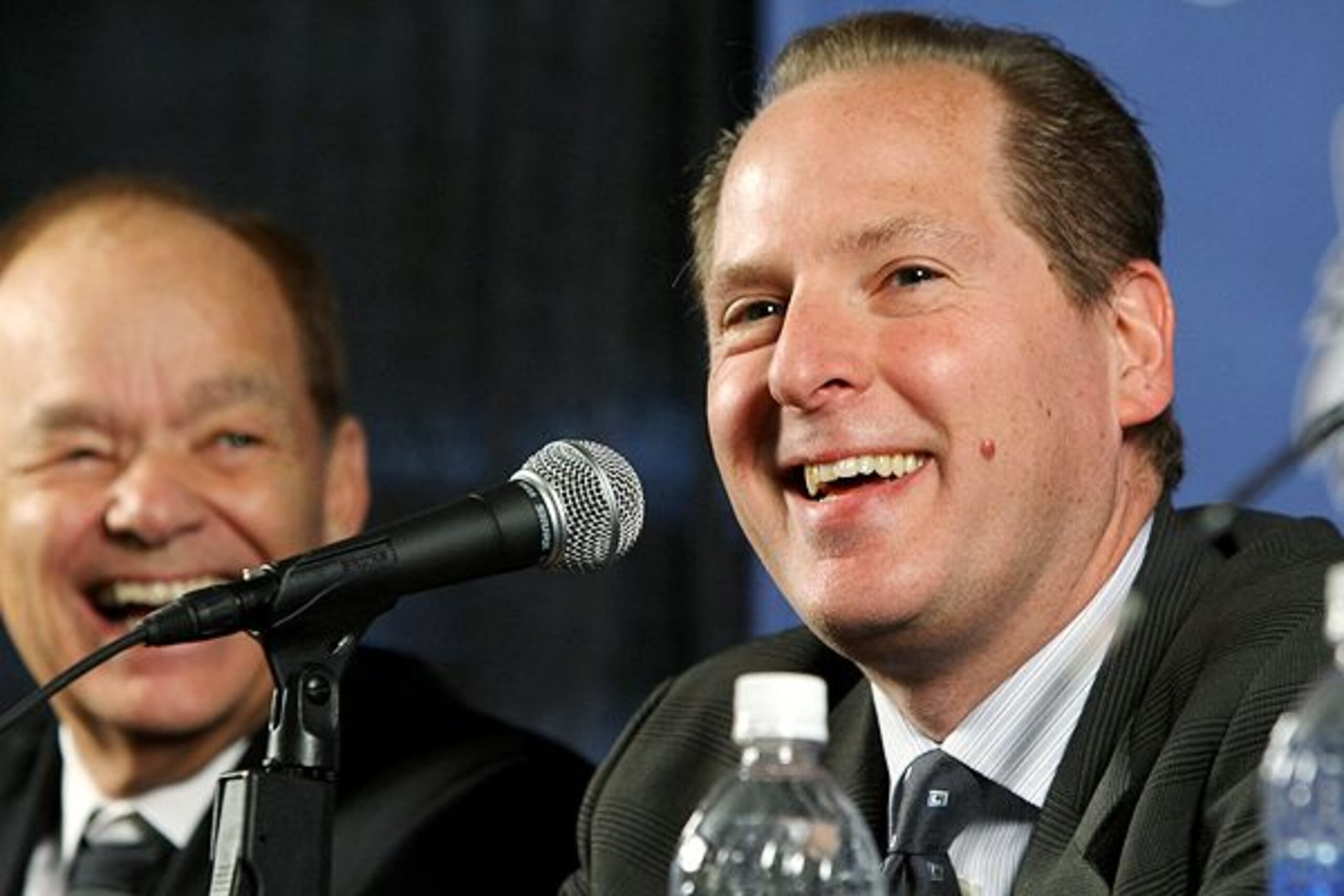 http://sportscasualties.wordpress.com/2010/07/14/what-the-hell-david-kahn/