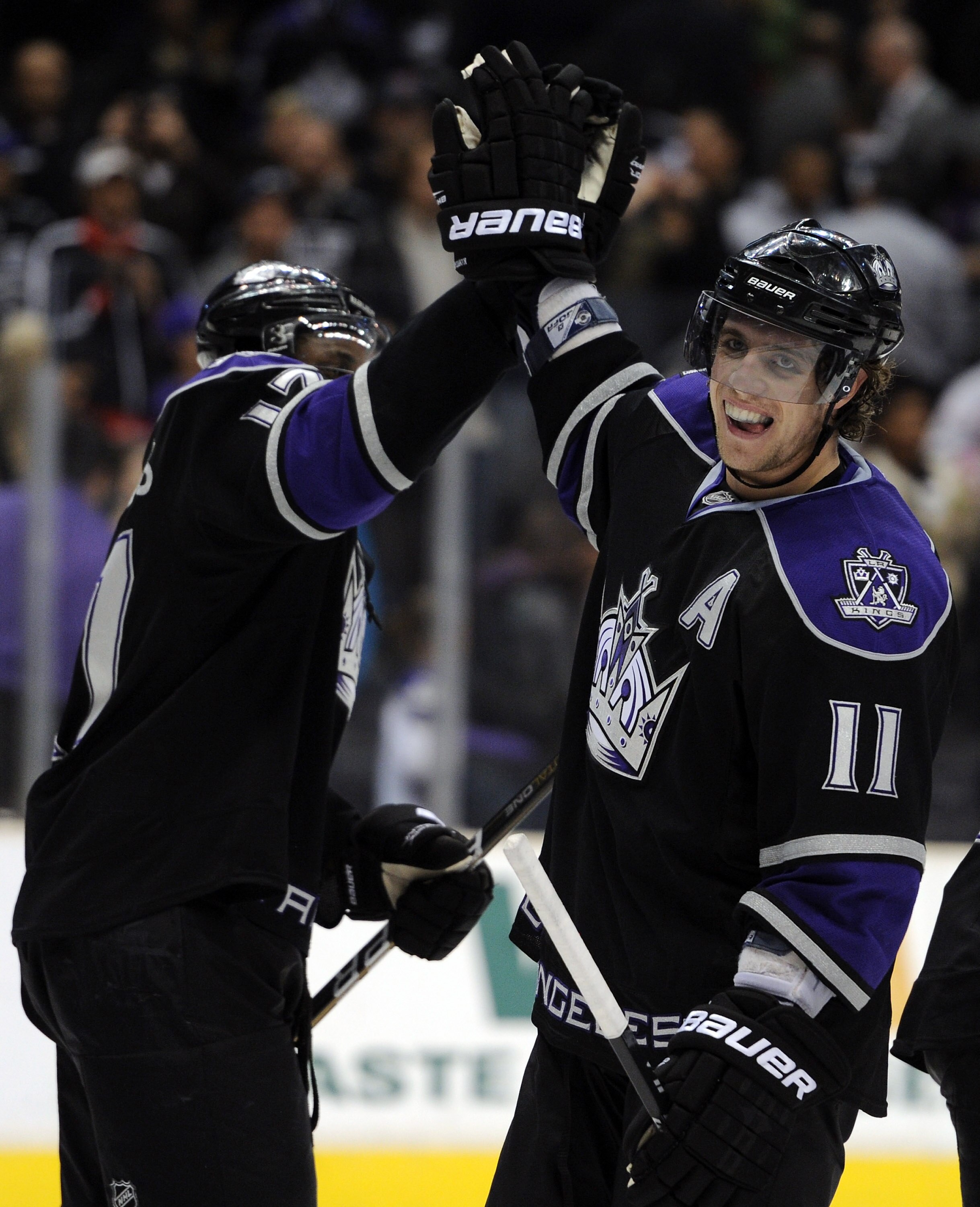 LOS ANGELES, CA - DECEMBER 02:  Anze Kopitar #11 of the Los Angeles Kings celebrates a 3-2 win over the Florida Panthers with Wayne Simmonds #17 at the Staple Center on December 2, 2010 in Los Angeles, California.  (Photo by Harry How/Getty Images)