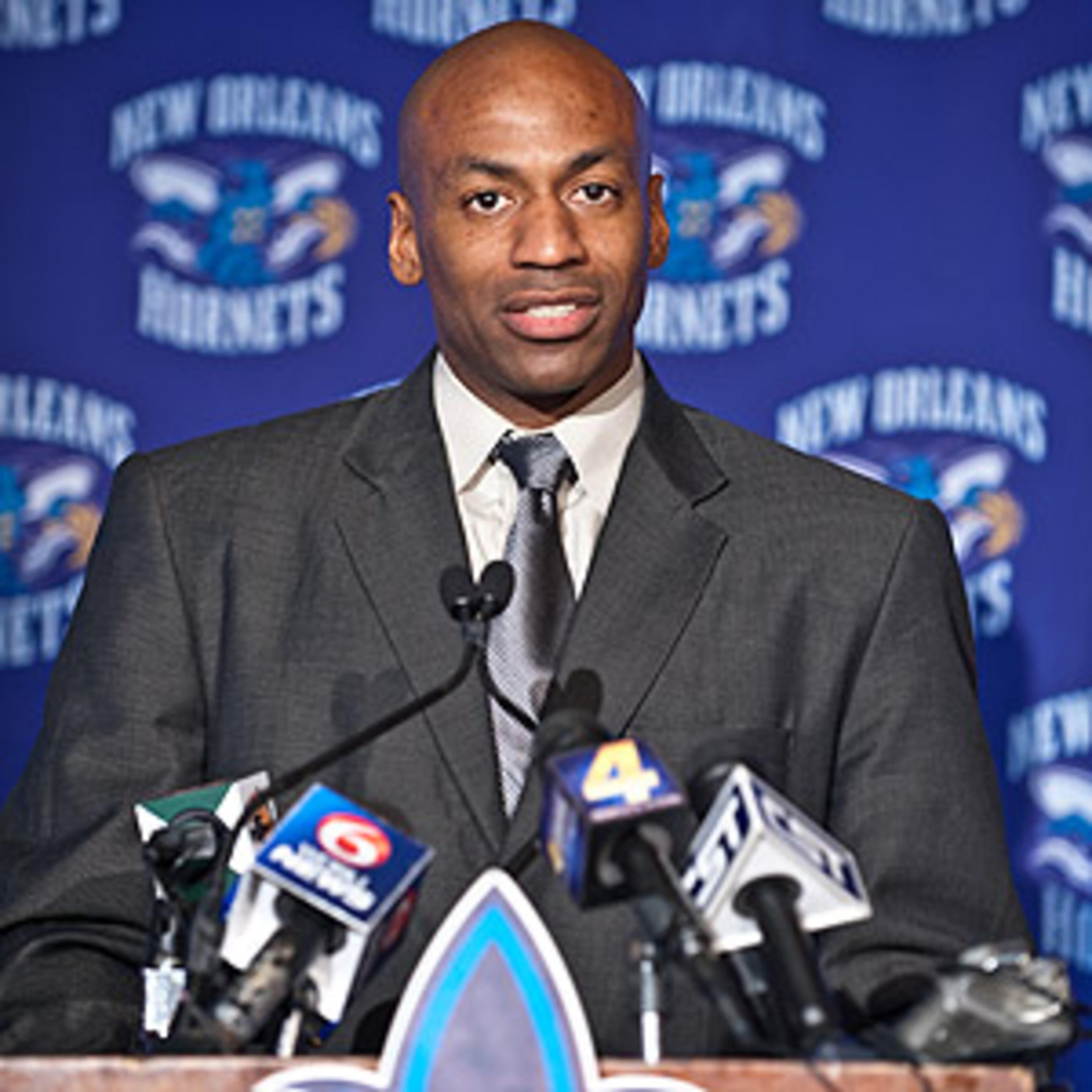 http://www.nba.com/2010/news/features/david_aldridge/11/22/morning-tip-injured-blazers/index.html