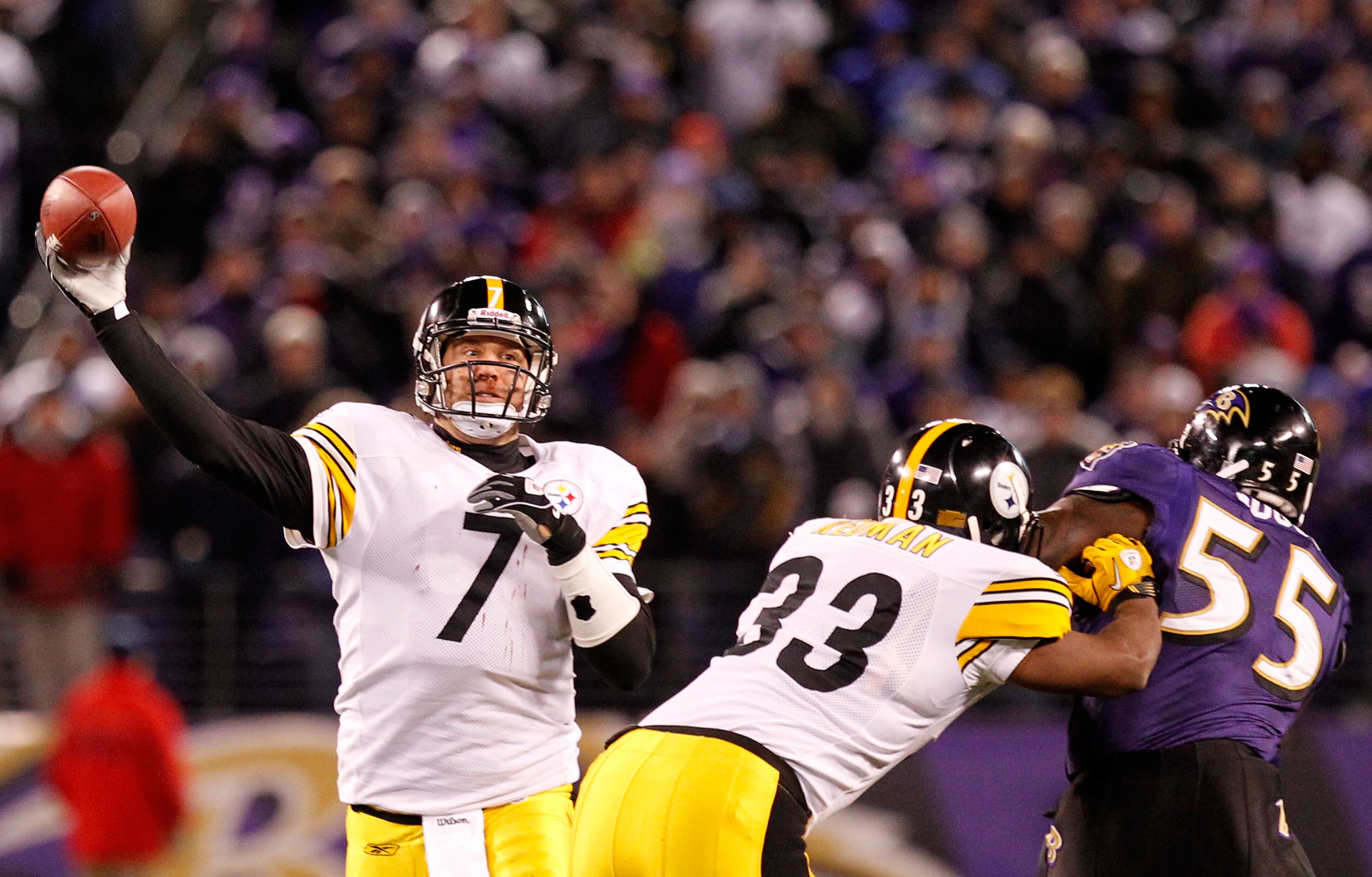 BALTIMORE, MD - DECEMBER 05:  Quarterback Ben Roethlisberger #7 of the Pittsburgh Steelers throws a pass against the Baltimore Ravens at M&T Bank Stadium on December 5, 2010 in Baltimore, Maryland.  (Photo by Geoff Burke/Getty Images)