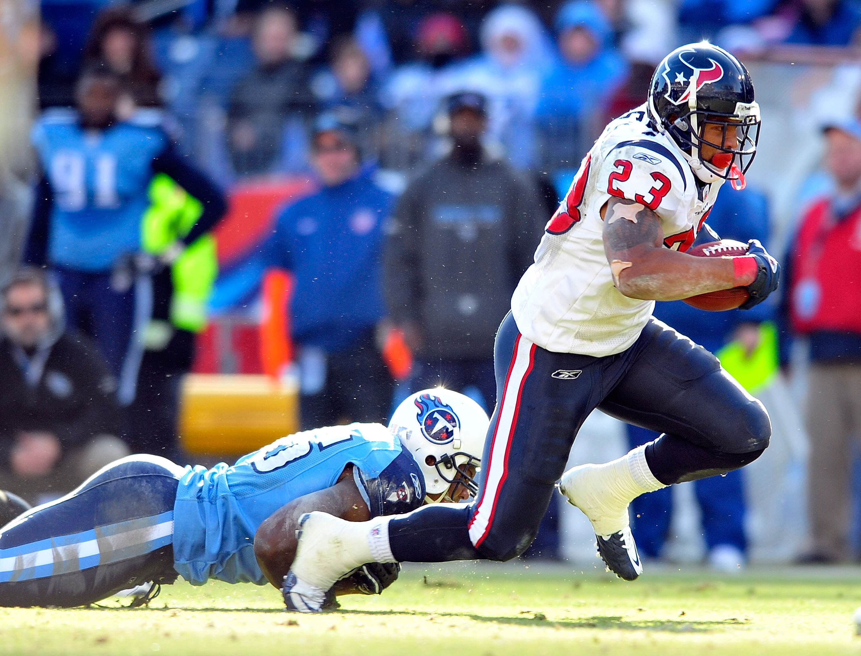 NASHVILLE, TN - DECEMBER 19: Arian Foster #23 of the Houston Texans runs against the Tennessee Titans at LP Field on December 19, 2010 in Nashville, Tennessee. The Titans defeated the Texans, 31-17. (Photo by Grant Halverson/Getty Images) NASHVILLE, TN - DECEMBER 19: Arian Foster #23 of the Houston Texans runs against the Tennessee Titans at LP Field on December 19, 2010 in Nashville, Tennessee. The Titans defeated the Texans, 31-17. (Photo by Grant Halverson/Getty Images)
