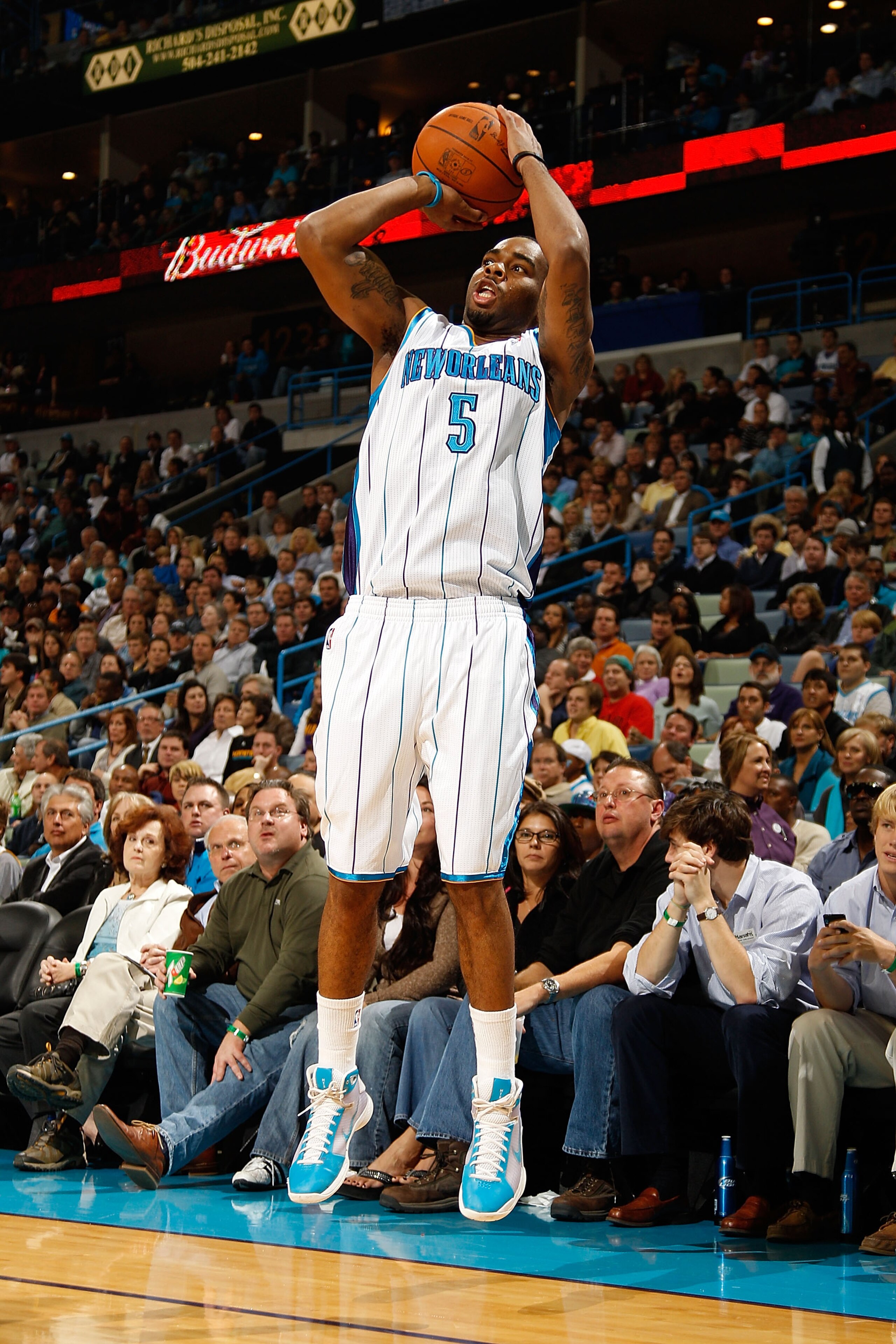 NEW ORLEANS - NOVEMBER 05:  Marcus Thornton #5 of the New Orleans Hornets shoots the ball during the game against the Miami Heat at the New Orleans Arena on November 5, 2010 in New Orleans, Louisiana.  NOTE TO USER: User expressly acknowledges and agrees