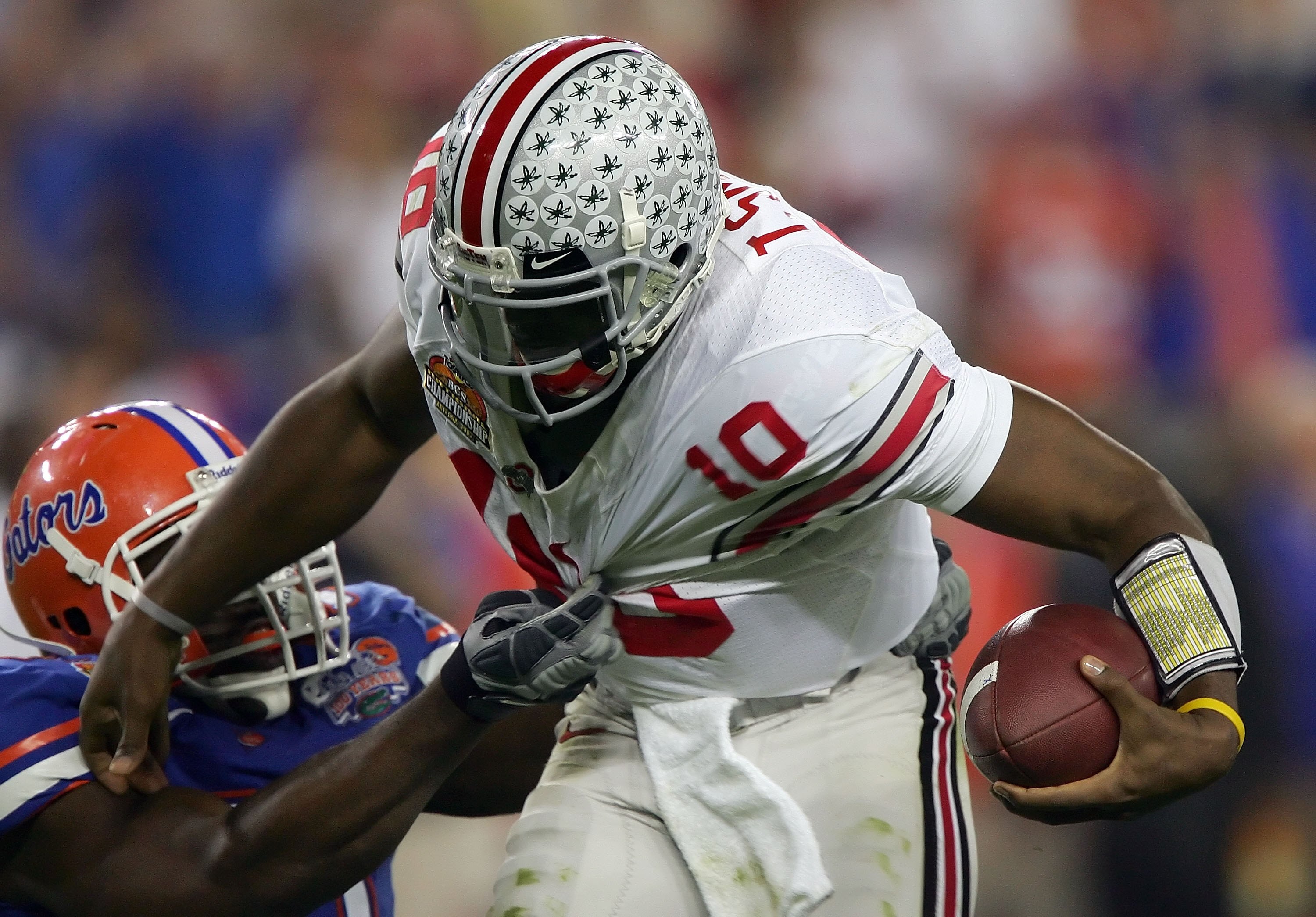 GLENDALE, AZ - JANUARY 08:  Defensive end Jarvis Moss #94 of the Florida Gators sacks Troy Smith #10 of the Ohio State Buckeyes in the second half during the 2007 Tostitos BCS National Championship Game at the University of Phoenix Stadium on January 8, 2