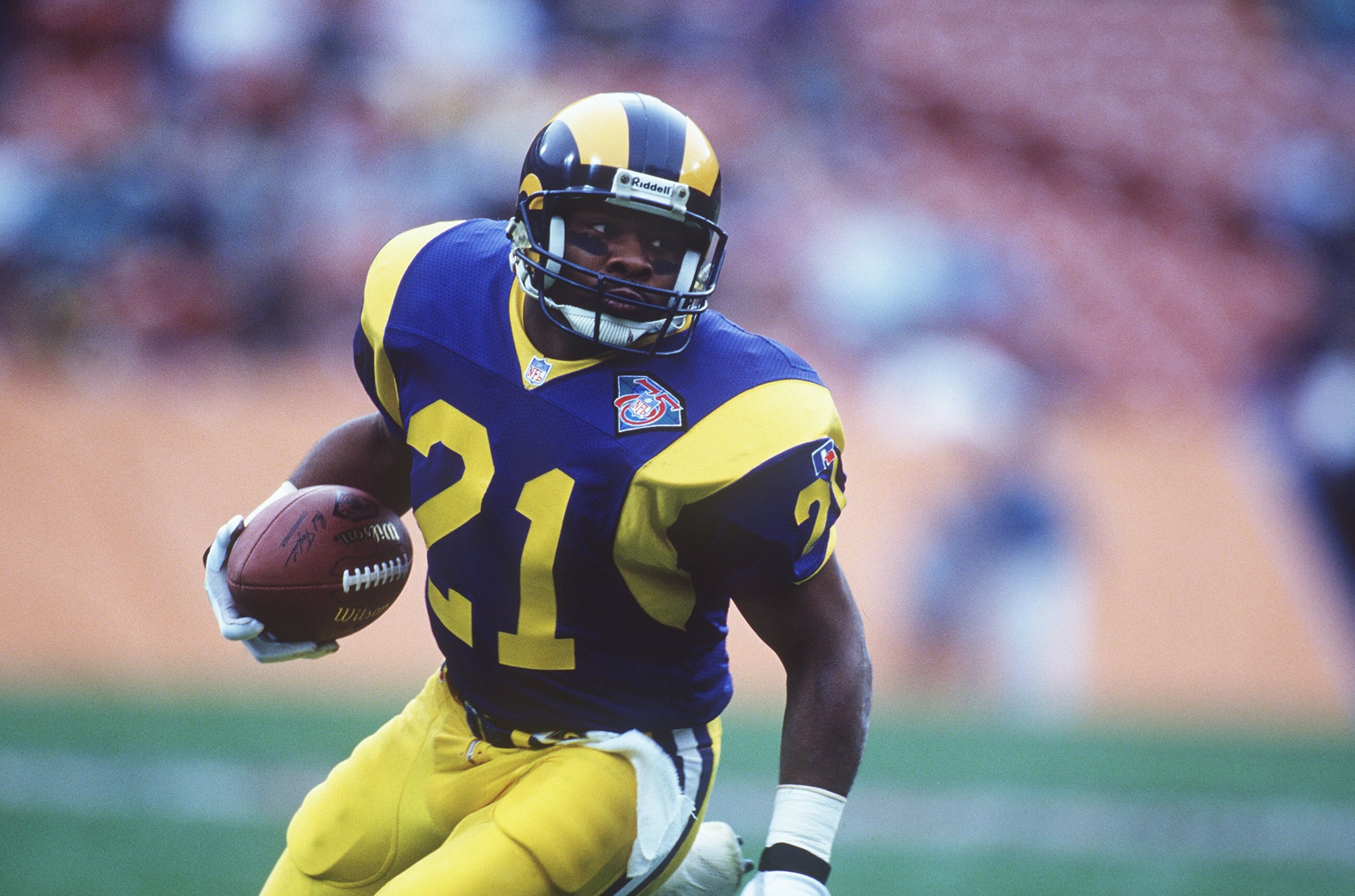 4 DEC 1994:  LOS ANGELES RUNNING BACK JOHNNY BAILEY CARRIES THE FOOTBALL DURING THE RAMS 31-15 VICTORY OVER THE NEW ORLEANS SAINTS AT ANAHEIM STADIUM IN ANAHEIM, CALIFORNIA. Mandatory Credit: Al Bello/ALLSPORT