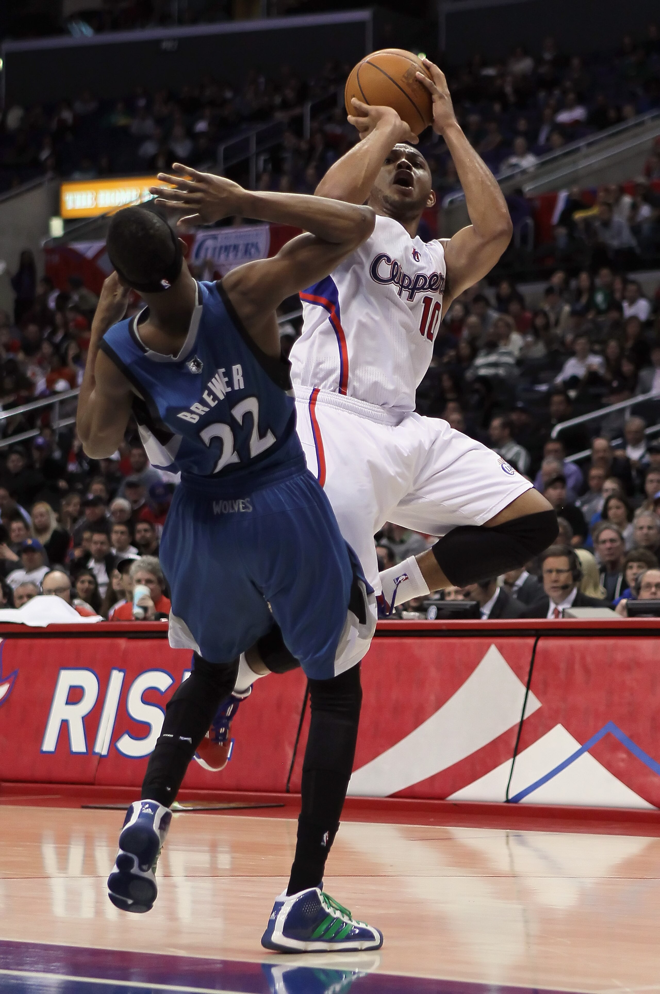 LOS ANGELES, CA - DECEMBER 20:  Eric Gordon #10 of the Los Angeles Clippers shoots over Corey Brewer #22 of the Minnesota Timberwolves during the second half at Staples Center on December 20, 2010 in Los Angeles, California. The Clippers defeated the Timb