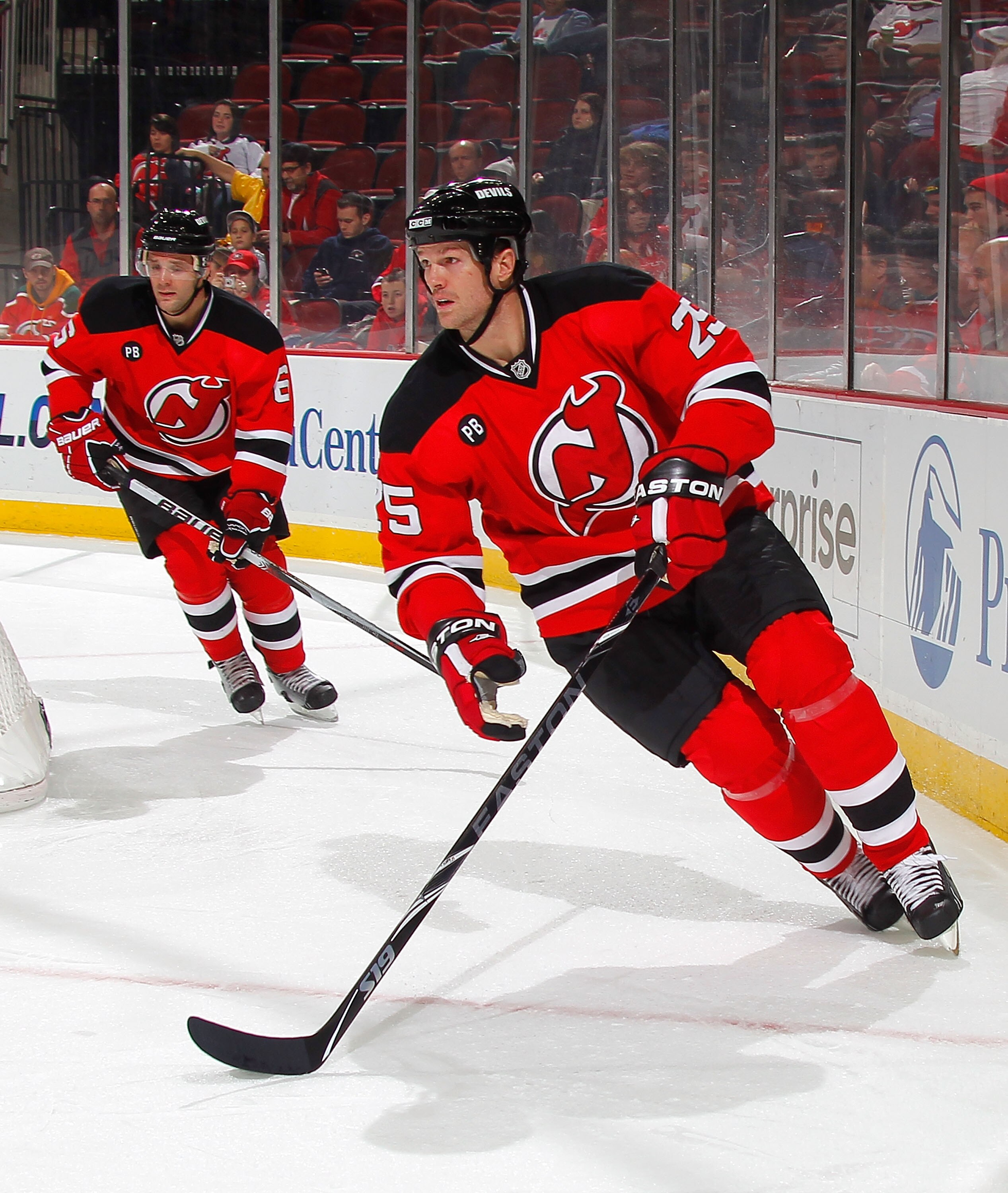 NEWARK, NJ - DECEMBER 02:  Jason Arnott #25 of the New Jersey Devils skates during a hockey game against the Montreal Canadiens at the Prudential Center on December 2, 2010 in Newark, New Jersey.  (Photo by Paul Bereswill/Getty Images)