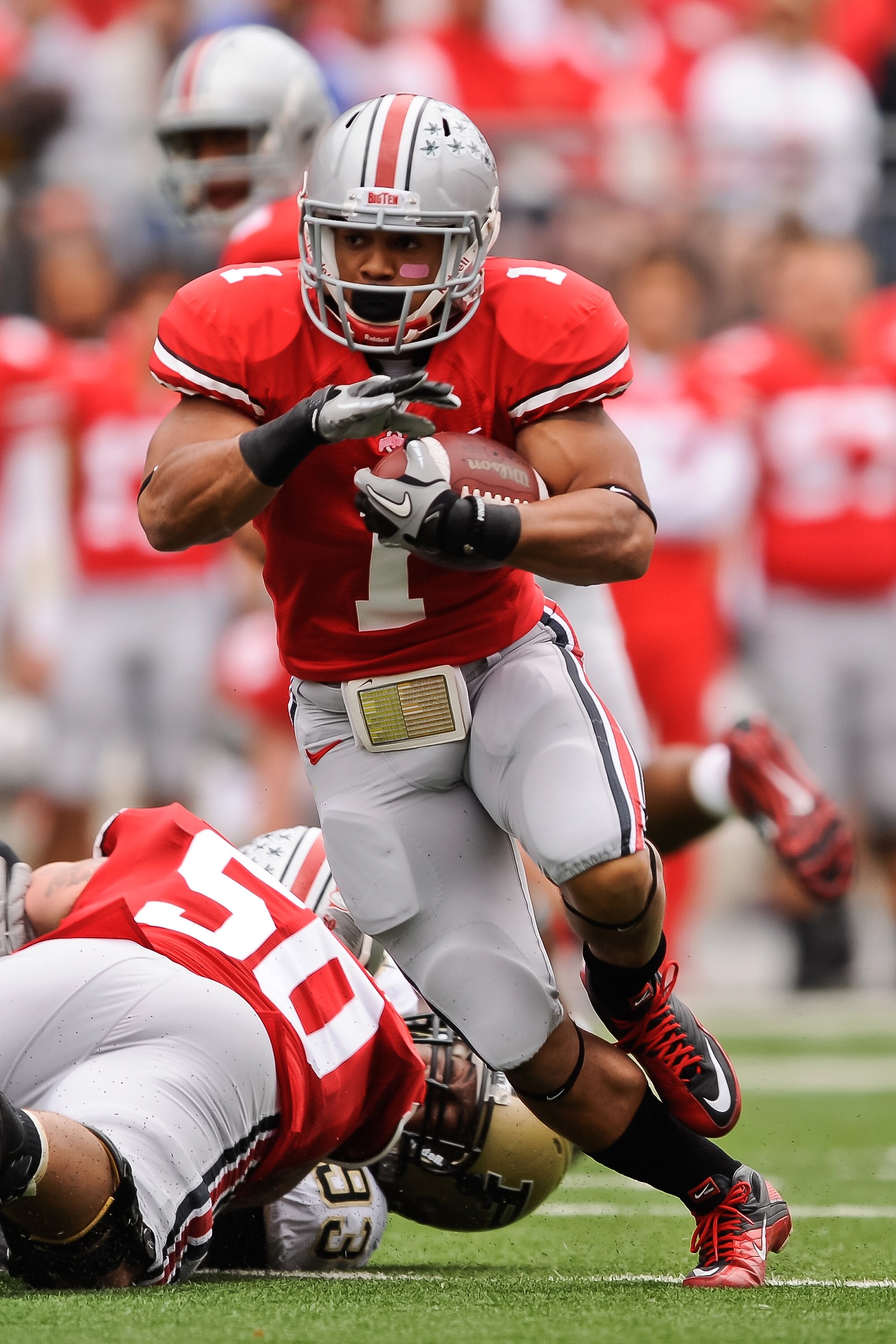 COLUMBUS, OH - OCTOBER 23:  Dan Herron #1 of the Ohio State Buckeyes runs with the ball against the Purdue Boilermakers at Ohio Stadium on October 23, 2010 in Columbus, Ohio.  (Photo by Jamie Sabau/Getty Images)