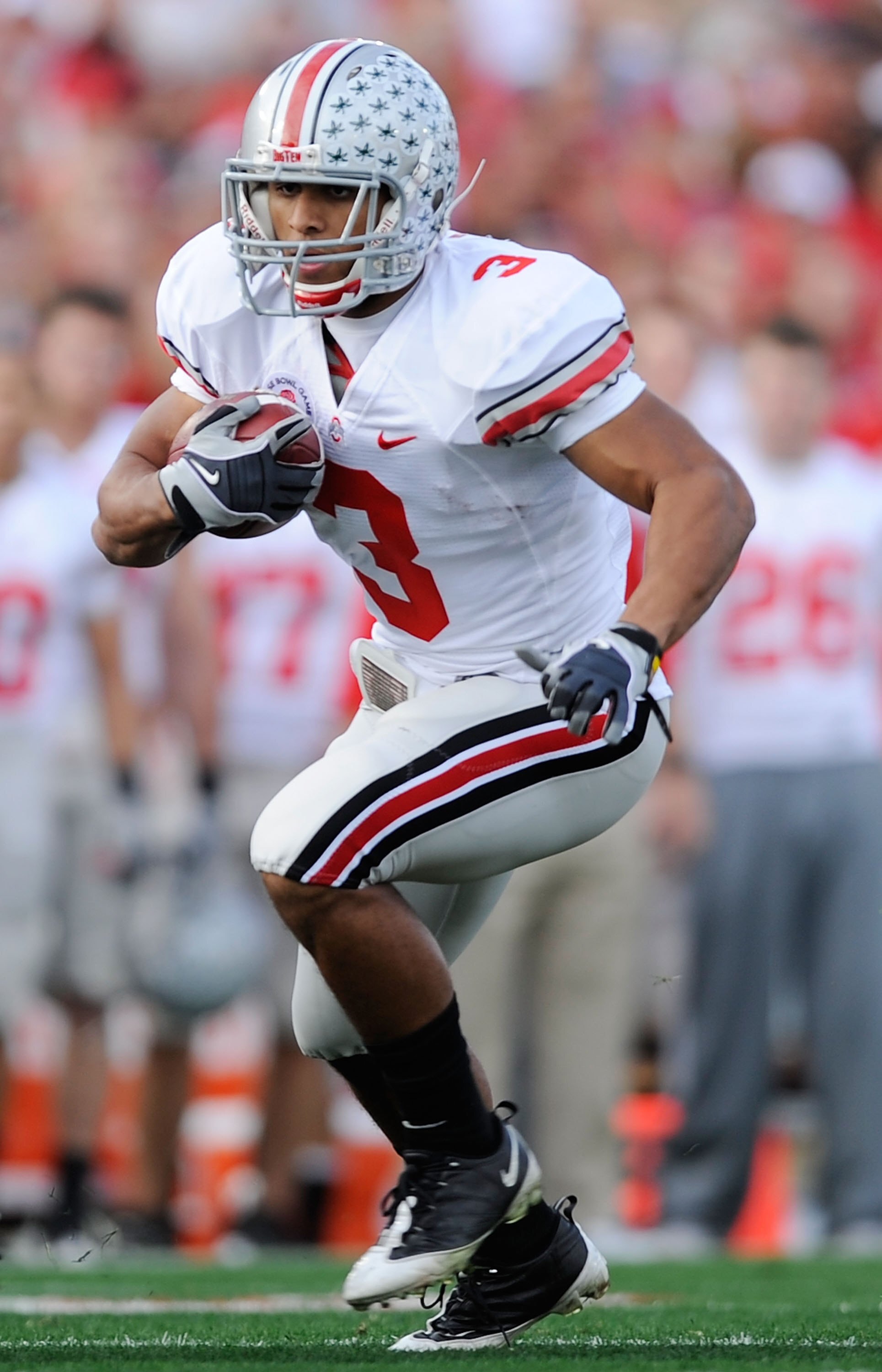 PASADENA, CA - JANUARY 01:  Running back Brandon Saine #3 of the Ohio State Buckeyes runs with the ball against the Oregon Ducks during the 96th Rose Bowl game on January 1, 2010 in Pasadena, California.  (Photo by Kevork Djansezian/Getty Images)