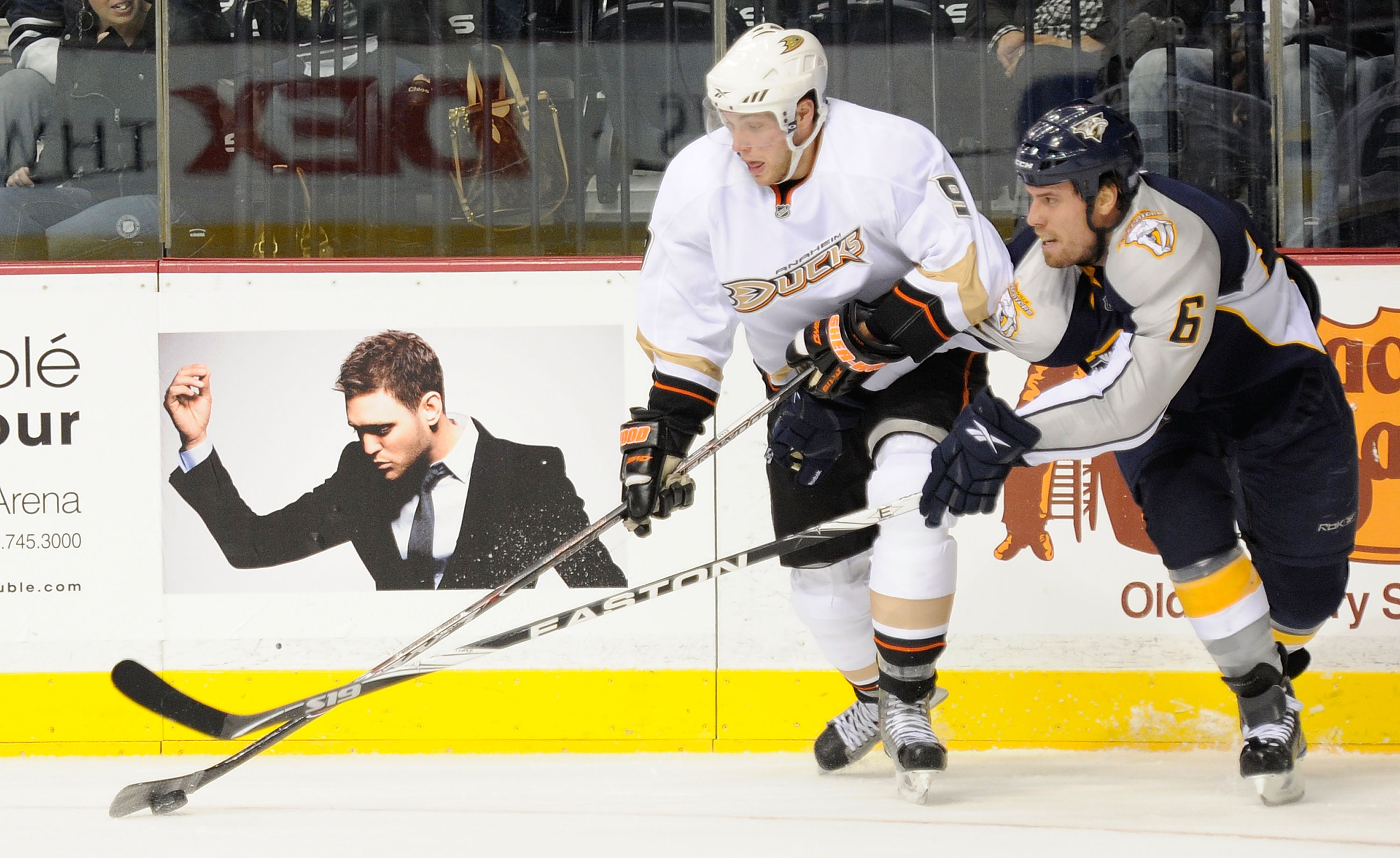 NASHVILLE, TN - OCTOBER 09:  Anaheim Ducks right wing Bobby Ryan #9 fights Nashville Predators defenseman Shea Weber #6 for the puck on October 9, 2010 in Nashville, Tennessee.  (Photo by Frederick Breedon/Getty Images)