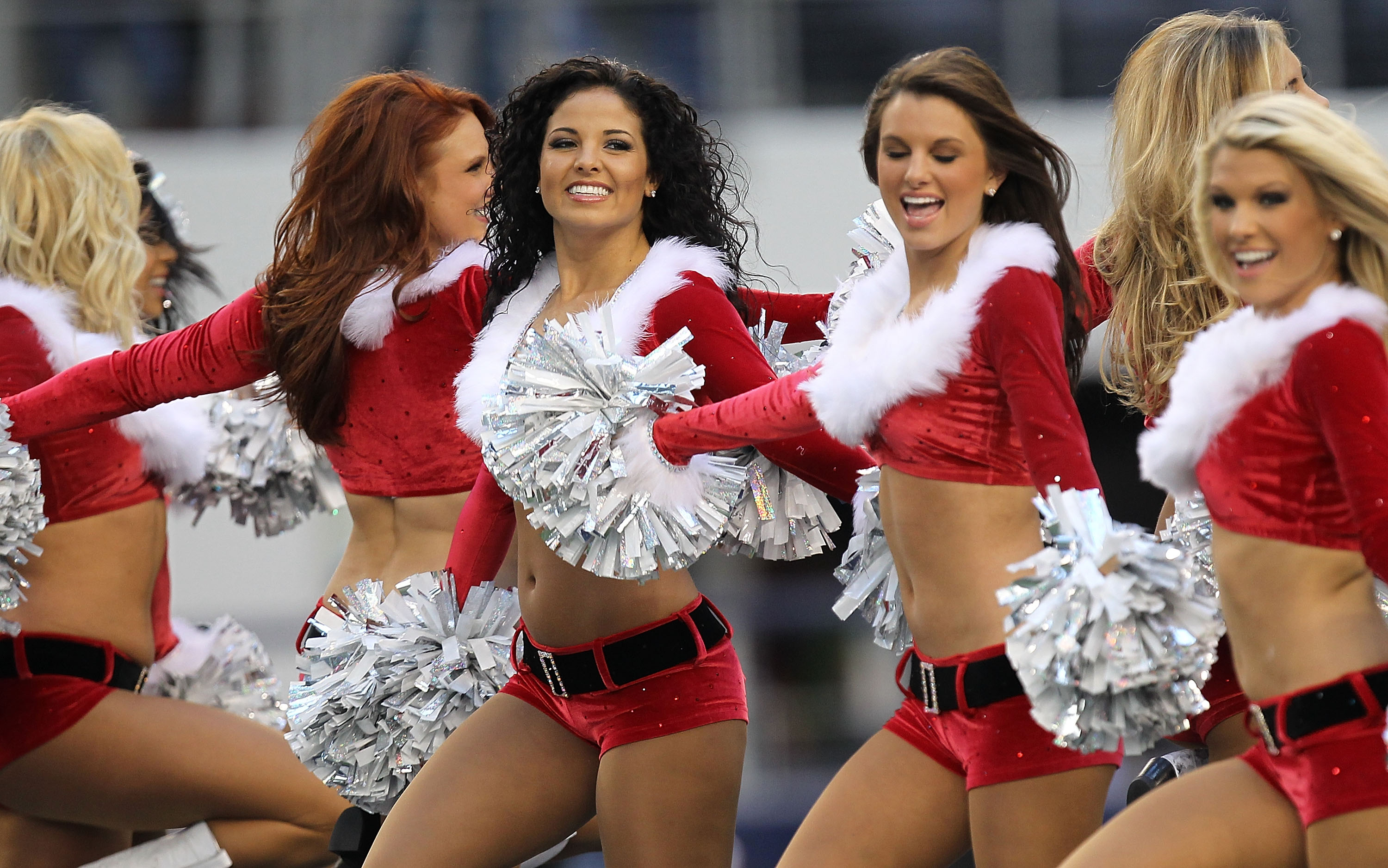ARLINGTON, TX - DECEMBER 19:  The Dallas Cowboys Cheerleaders perform at Cowboys Stadium on December 19, 2010 in Arlington, Texas.  (Photo by Ronald Martinez/Getty Images)
