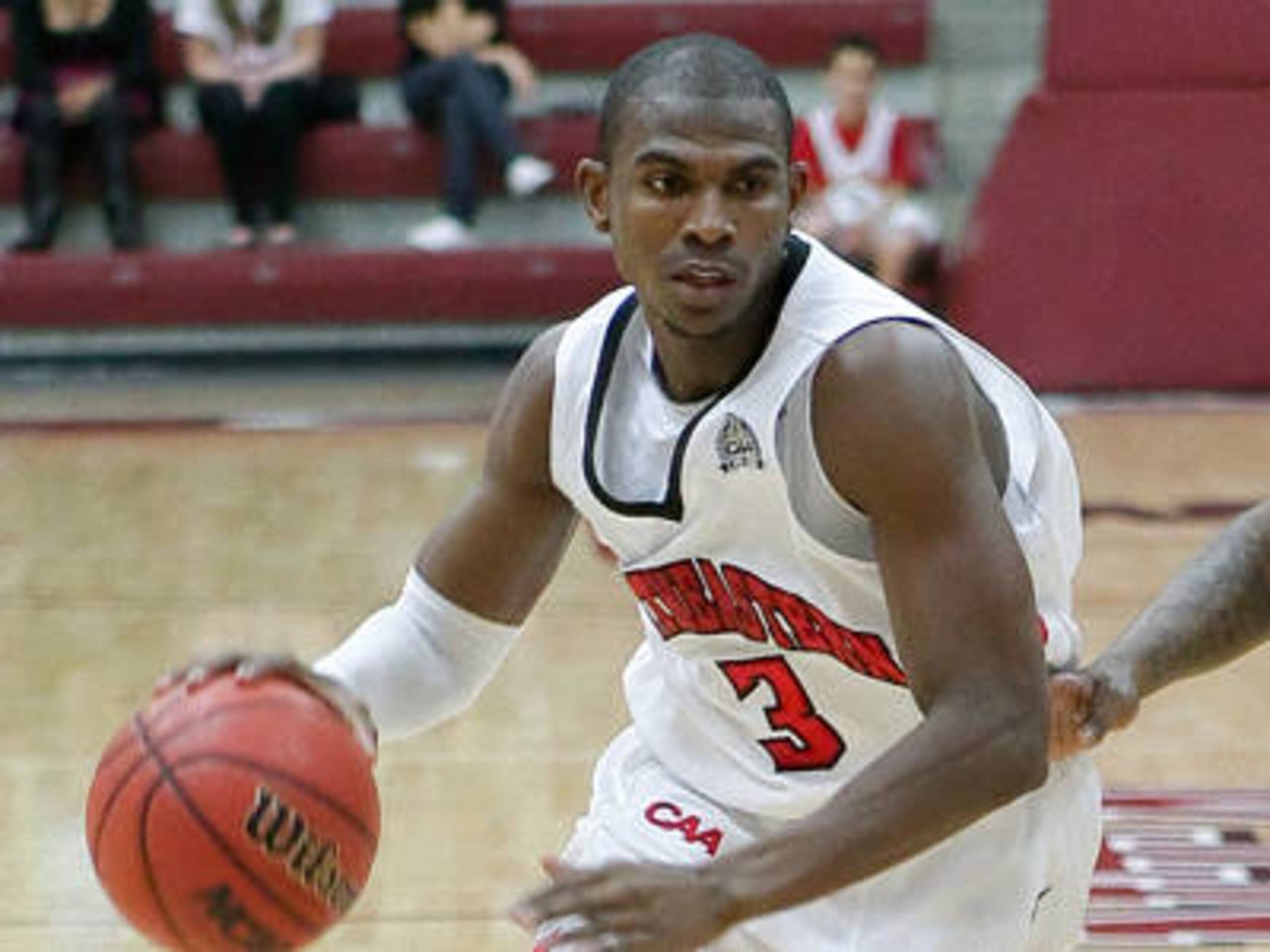 Chaissson Allen leads the way for the Huskies