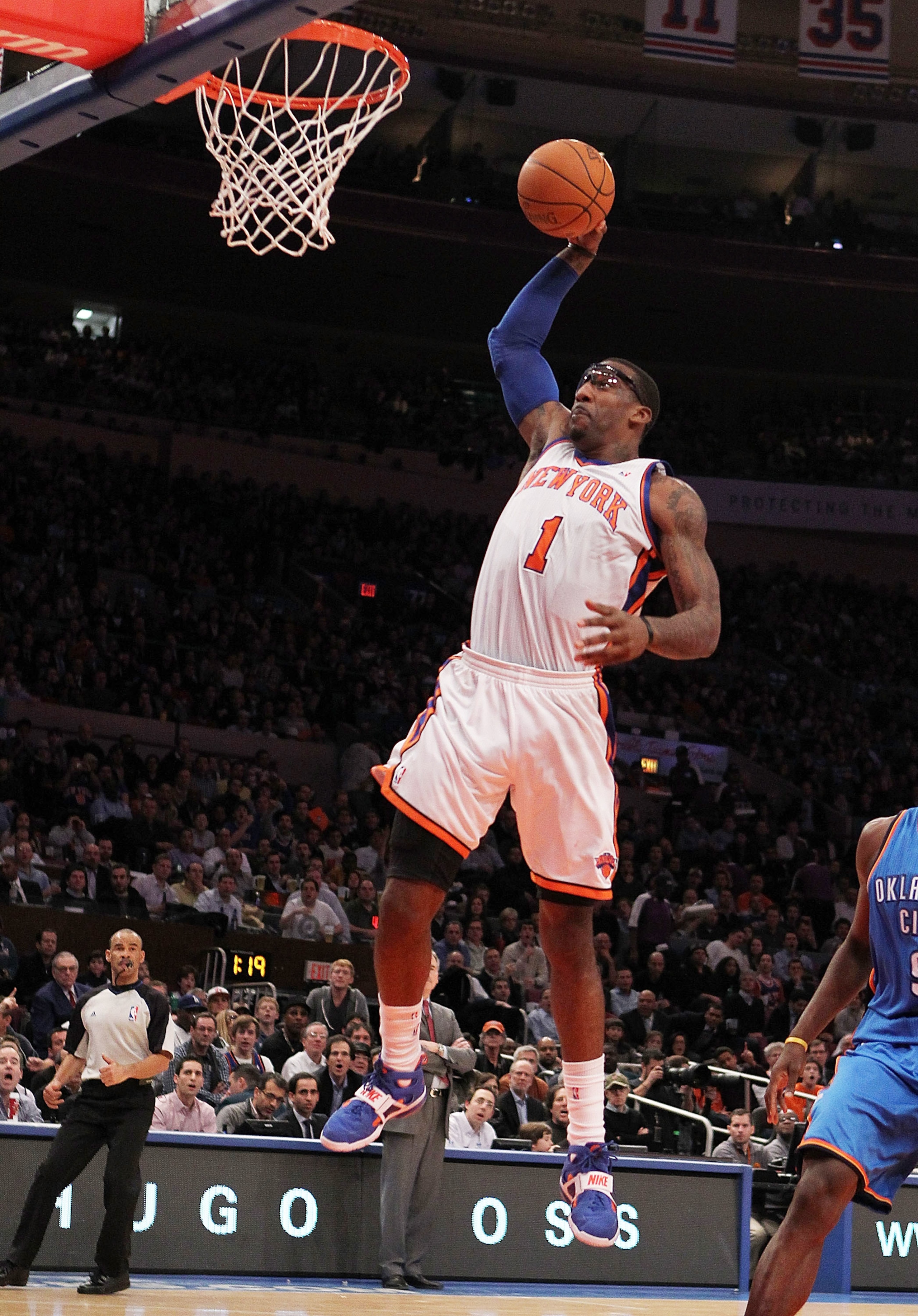 NEW YORK, NY - DECEMBER 22:  Amar'e Stoudemire #1 of the New York Knicks dunks the ball against  the Oklahoma City Thunder at Madison Square Garden on December 22, 2010 in New York City.   NOTE TO USER: User expressly acknowledges and agrees that, by down