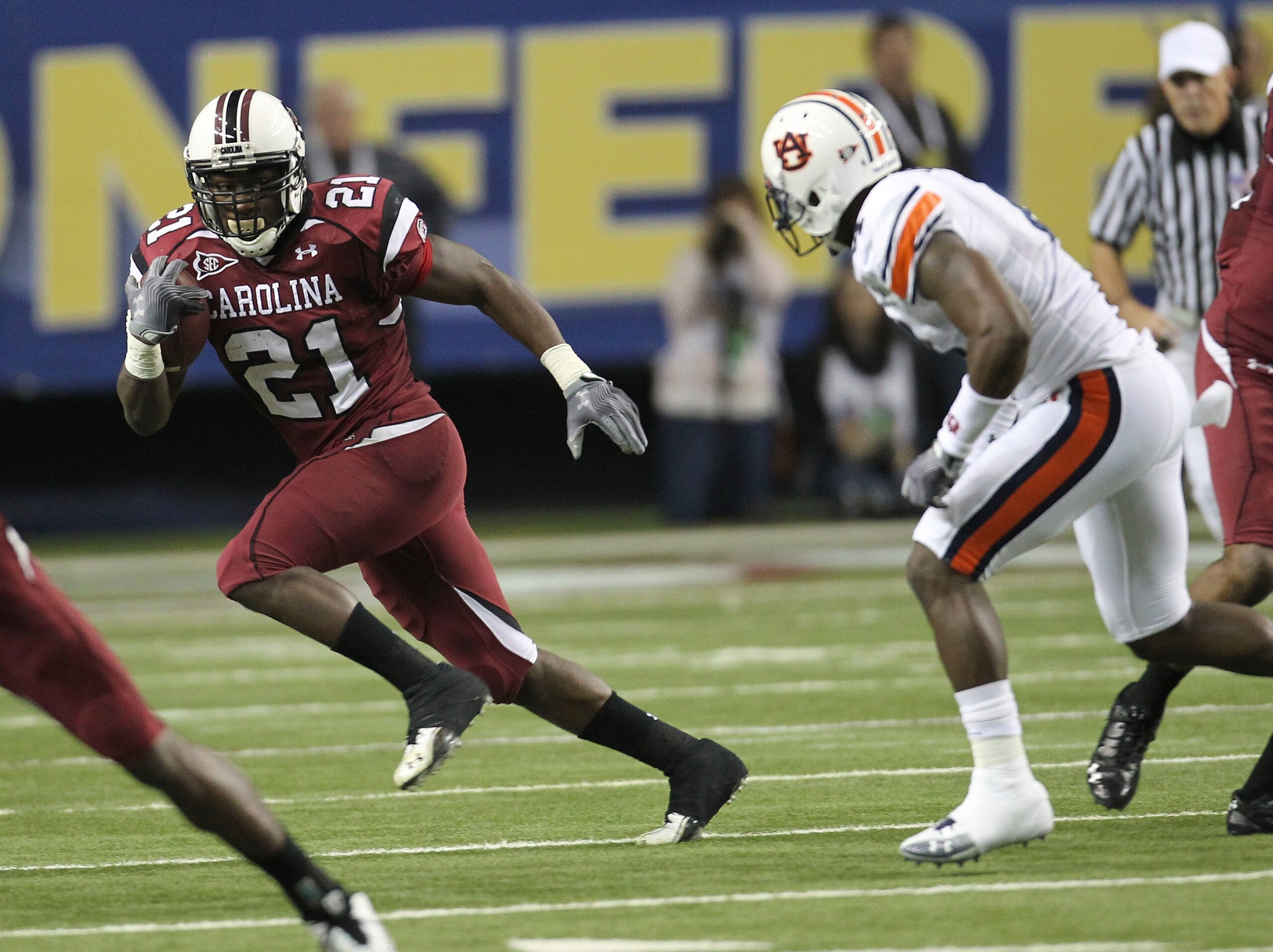 ATLANTA - DECEMBER 04: Running back Marcus Lattimore #21 of the South Carolina Gamecocks runs with the ball during the 2010 SEC Championship against the Auburn Tigers at Georgia Dome on December 4, 2010 in Atlanta, Georgia. (Photo by Mike Zarrilli/Getty ATLANTA - DECEMBER 04: Running back Marcus Lattimore #21 of the South Carolina Gamecocks runs with the ball during the 2010 SEC Championship against the Auburn Tigers at Georgia Dome on December 4, 2010 in Atlanta, Georgia. (Photo by Mike Zarrilli/Getty