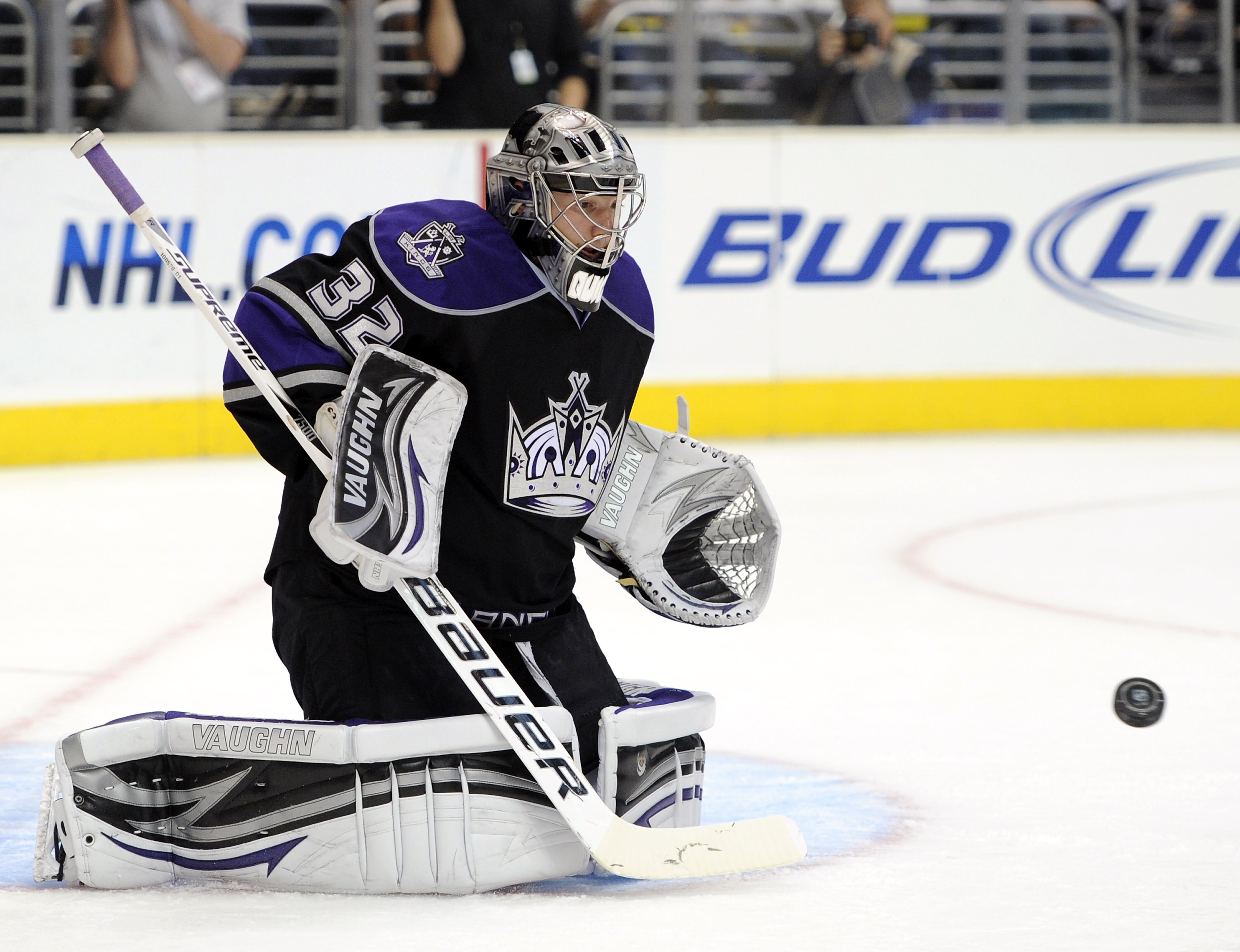 LOS ANGELES, CA - DECEMBER 11:  Jonathan Quick #32 of the Los Angeles Kings makes a save during the game against the Minnesota Wild during the first period at the Staples Center on December 11, 2010 in Los Angeles, California.  (Photo by Harry How/Getty I