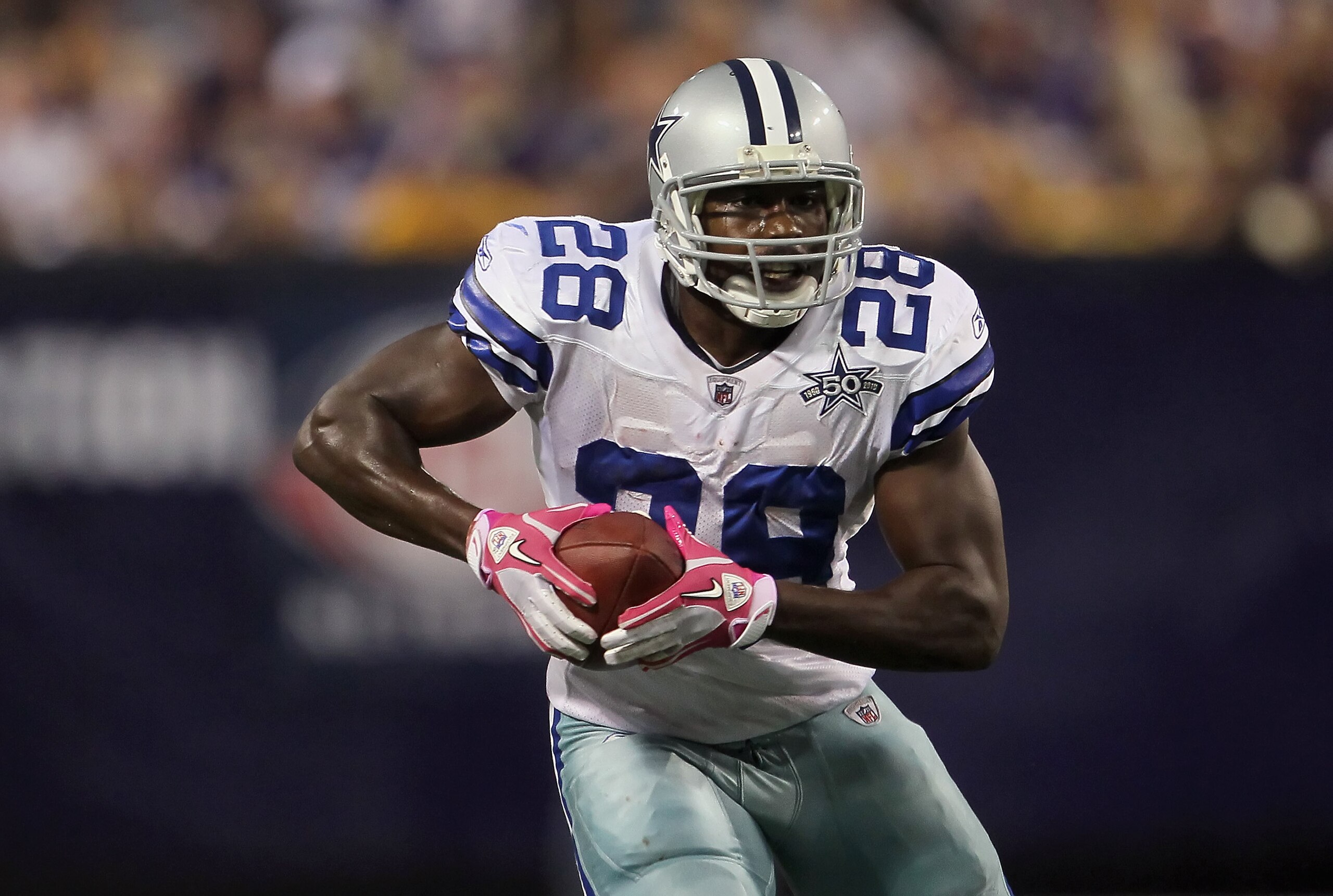 MINNEAPOLIS - OCTOBER 17:  Running back Felix Jones #28 of the Dallas Cowboys carries the ball against the Minnesota Vikings at Mall of America Field on October 17, 2010 in Minneapolis, Minnesota.  (Photo by Jeff Gross/Getty Images)