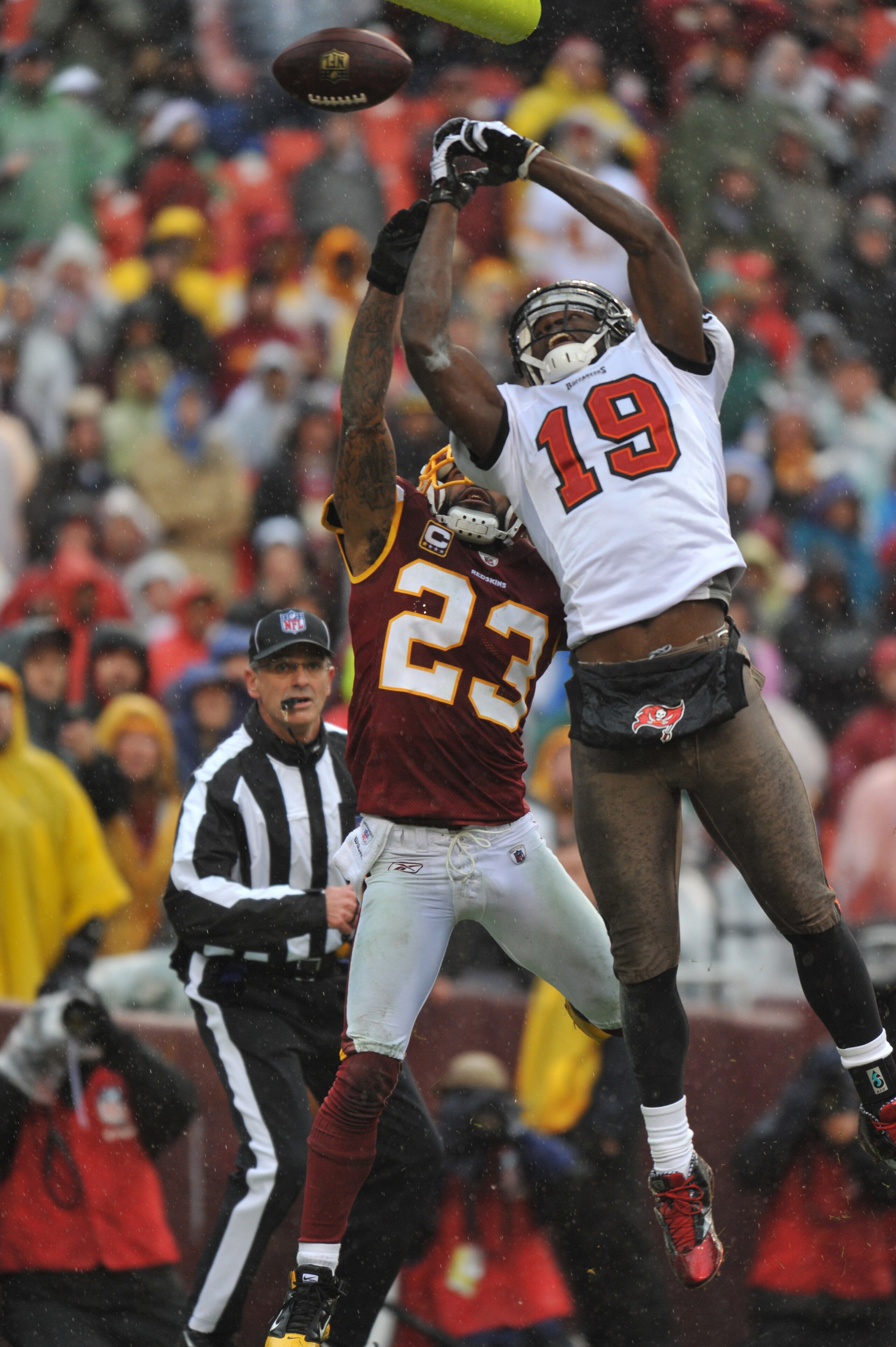 LANDOVER, MD - DECEMBER 12: Mike Williams #19 of the Tampa Bay Buccaneers can't make this endzone catch against the Washington Redskins at FedExField on December 12, 2010 in Landover, Maryland. The Buccaneers defeated the Redskins 17-16. (Photo by Larry LANDOVER, MD - DECEMBER 12: Mike Williams #19 of the Tampa Bay Buccaneers can't make this endzone catch against the Washington Redskins at FedExField on December 12, 2010 in Landover, Maryland. The Buccaneers defeated the Redskins 17-16. (Photo by Larry