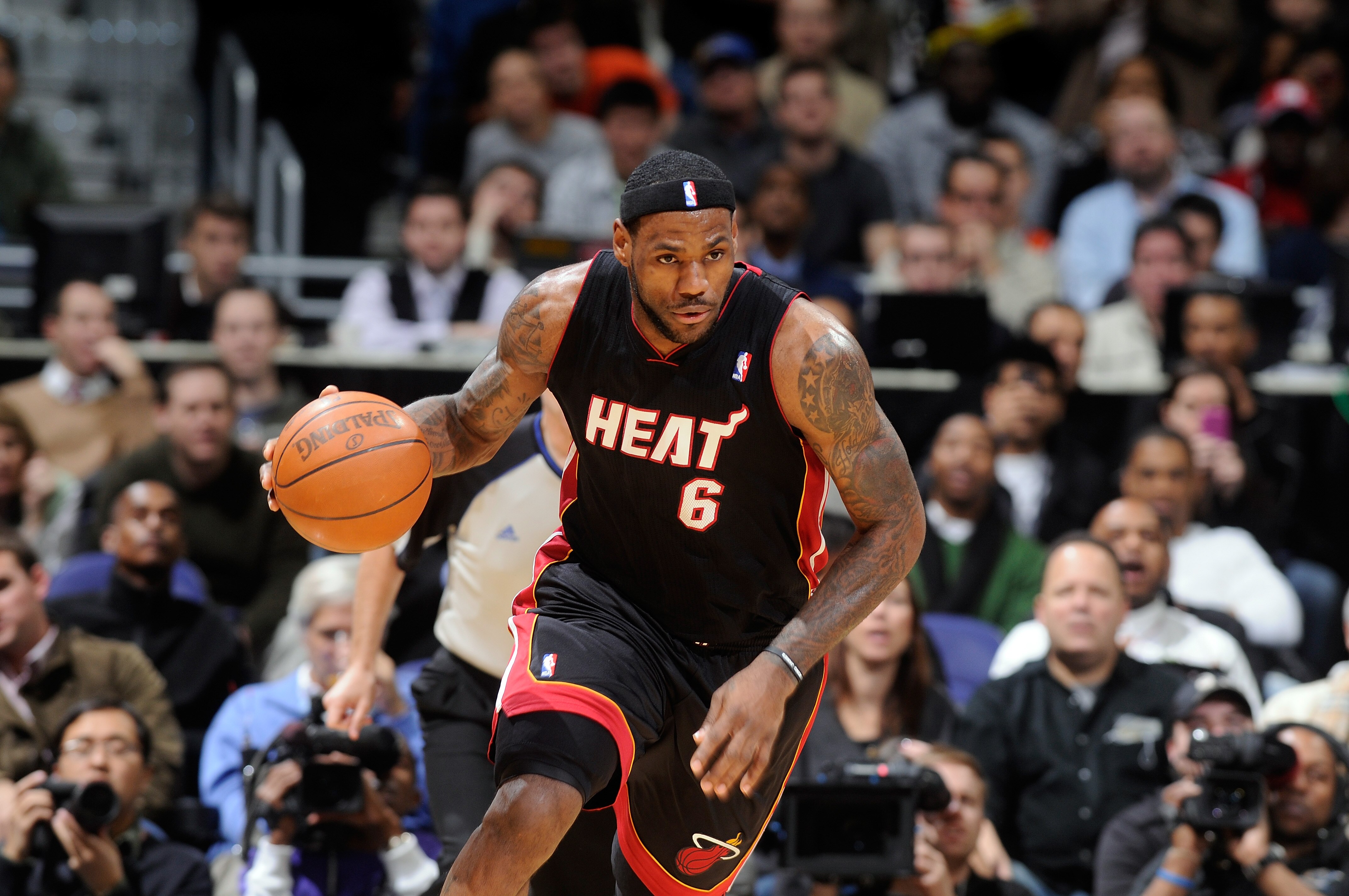 WASHINGTON, DC - DECEMBER 18:  LeBron James #6 of the Miami Heat brings the ball up the court against the Washington Wizards at the Verizon Center on December 18, 2010 in Washington, DC. NOTE TO USER: User expressly acknowledges and agrees that, by downlo