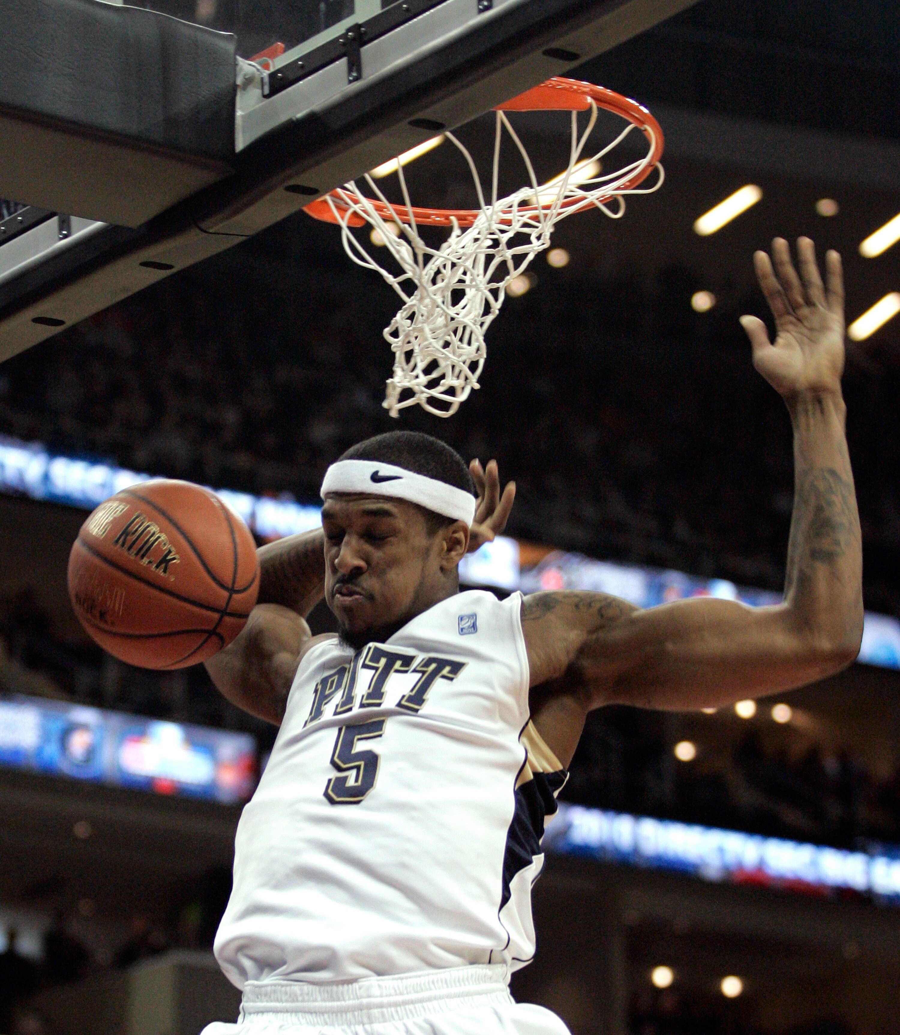 PITTSBURGH, PA - DECEMBER 11:  Gilbert Brown #5 of the Pittsburgh Panthers dunks the ball against the Tennessee Volunteers during the SEC/BIG EAST Invitational at Consol Energy Center on December 11, 2010 in Pittsburgh, Pennsylvania.The Volunteers defeate