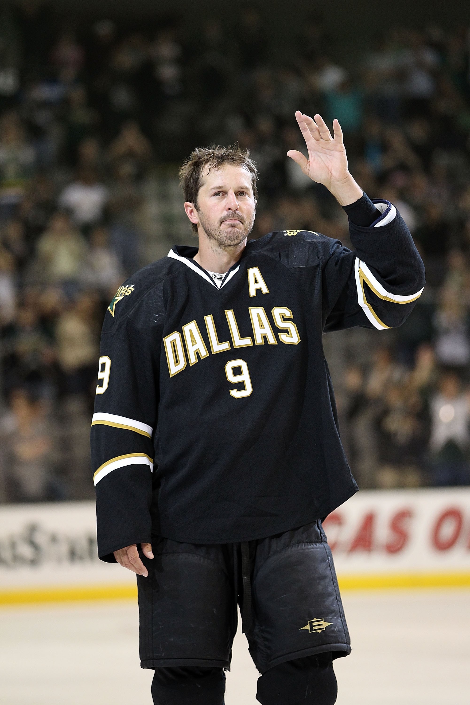 DALLAS - APRIL 08:  Center Mike Modano #9 of the Dallas Stars waves to the crowd after his last home game of the season against the Anaheim Ducks at American Airlines Center on April 8, 2010 in Dallas, Texas.  (Photo by Ronald Martinez/Getty Images)