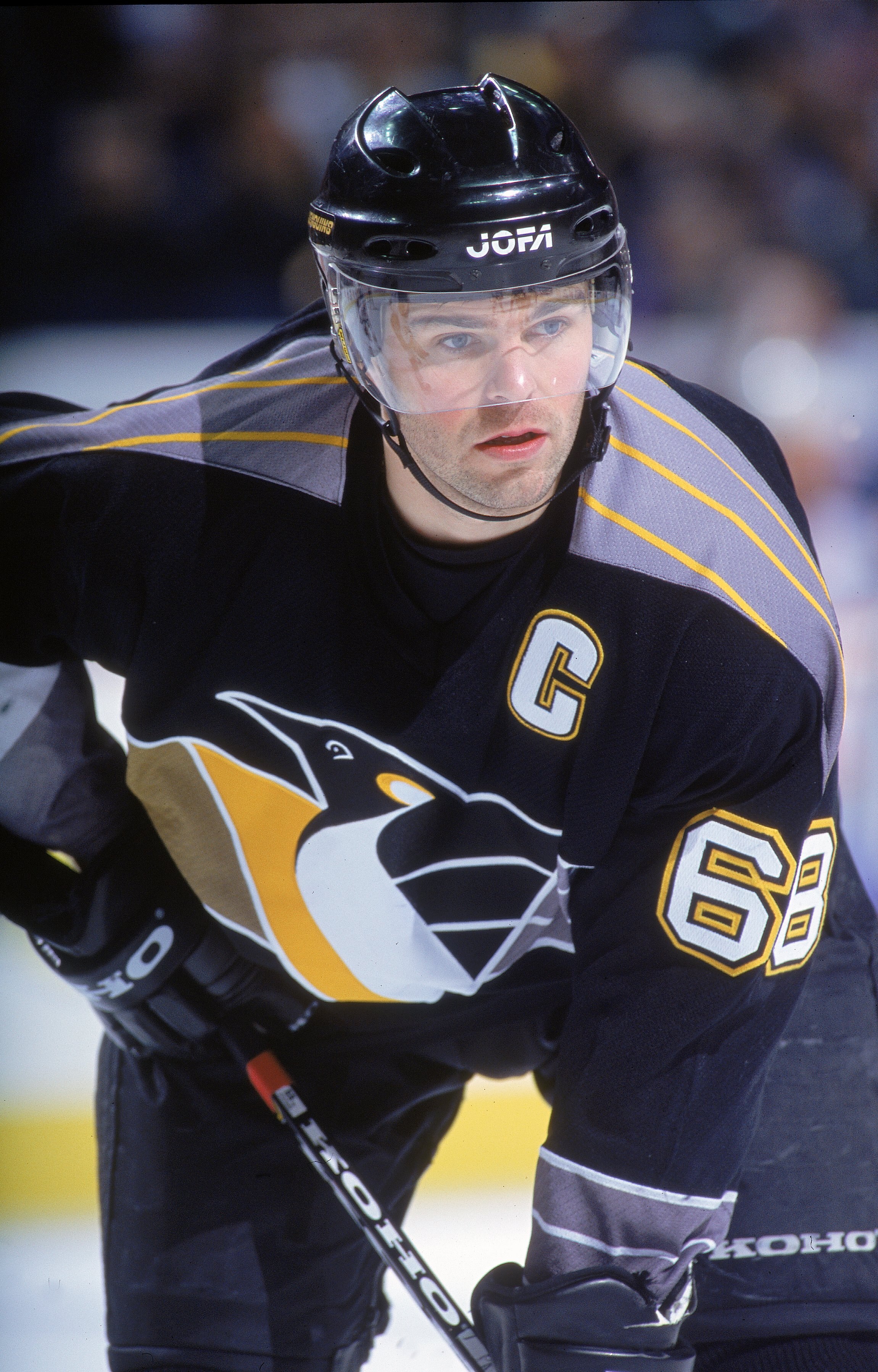 1 Dec 2000:  Jaromir Jagr #68 of the Pittsburgh Penguins follows the puck during the game against the Buffalo Sabres at the HSBC Arena in Buffalo, New York. The Penguins defeated the Sabres 6-4.Mandatory Credit: Rick Stewart  /Allsport