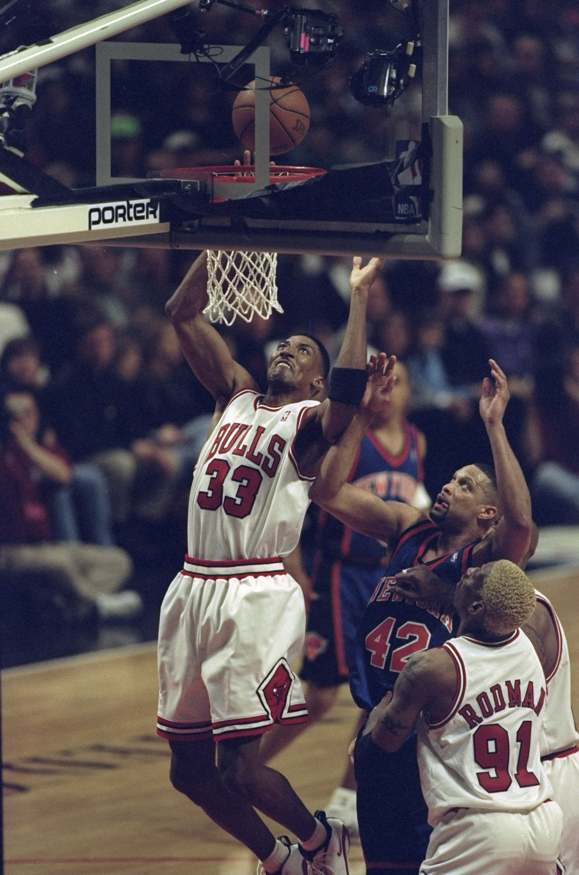 18 Apr 1998:  Scottie Pippen #33 of the Chicago Bulls slam dunks the ball as Chris Mills of the New York Knicks and Dennis Rodman #91 of the Bulls look for a rebound during a game at the United Center in Chicago, Illinois. The Bulls defeated the Knicks 11
