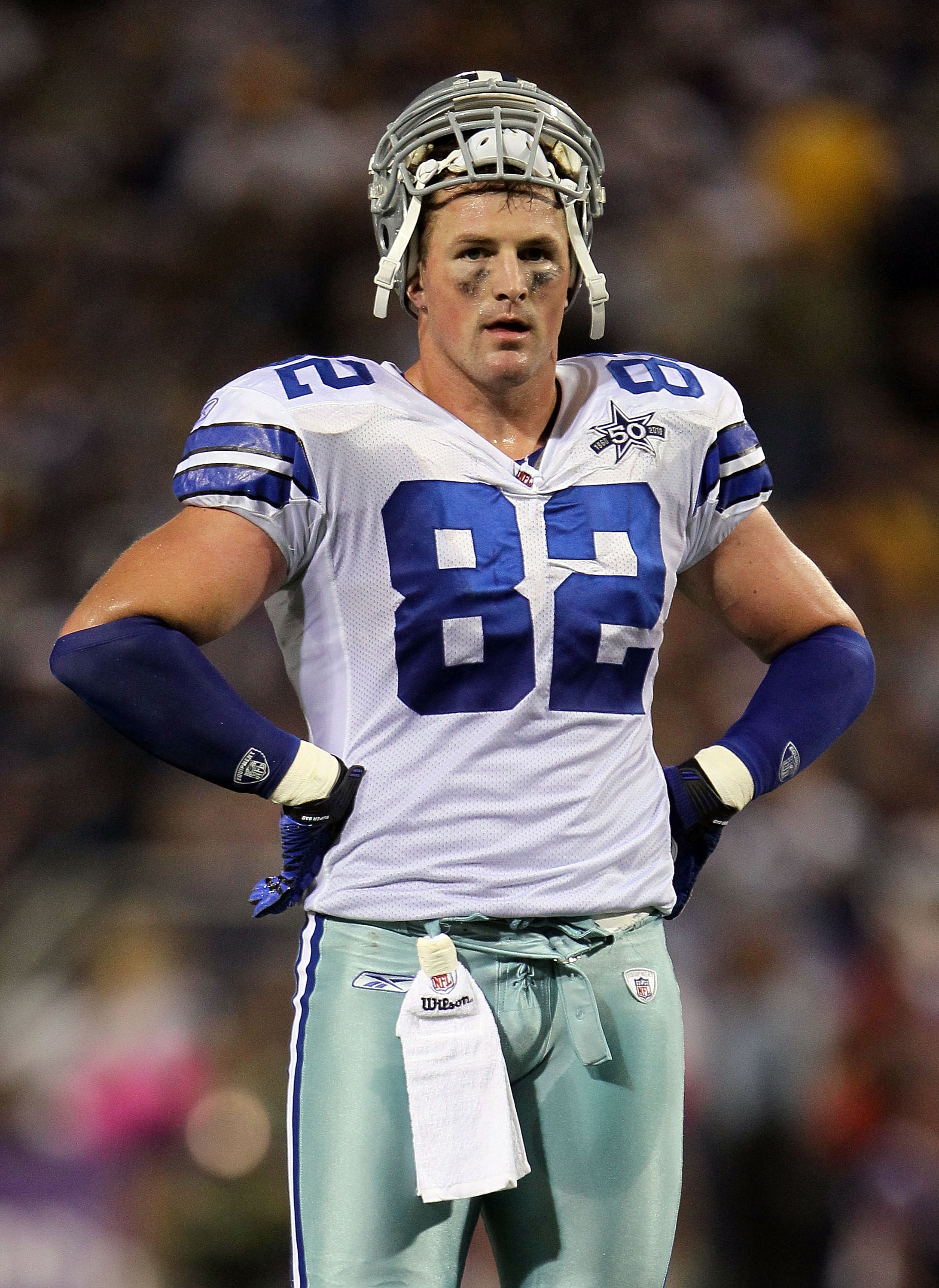 MINNEAPOLIS - OCTOBER 17:  Jason Whitten #82 of the Dallas Cowboys stands on the field during the game against the Minnesota Vikings at Mall of America Field on October 17, 2010 in Minneapolis, Minnesota.  (Photo by Jeff Gross/Getty Images)