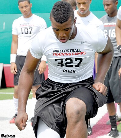 Tennessee OT/TE Cameron Clear