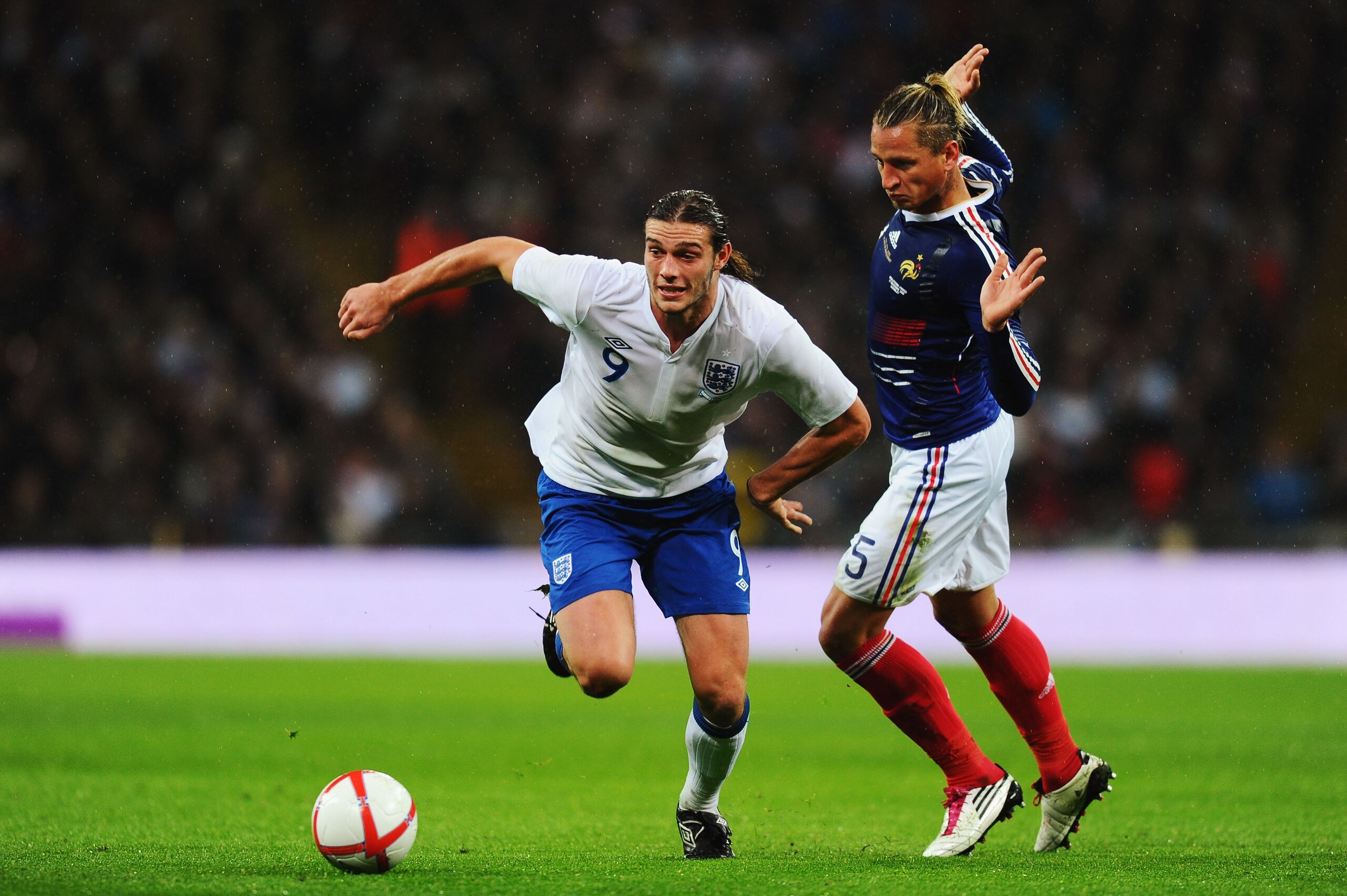 LONDON, ENGLAND - NOVEMBER 17:  Andy Carroll (L) of England holds off the challenge of Philippe Mexes (R) of France during the international friendly match between England and France at Wembley Stadium on November 17, 2010 in London, England.  (Photo by M