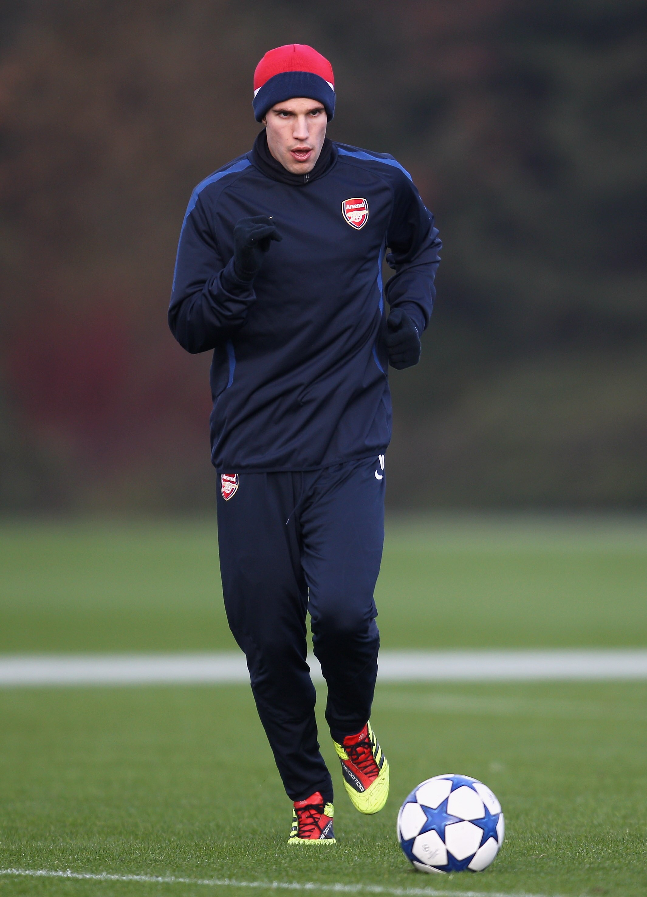ST ALBANS, ENGLAND - DECEMBER 07:  Robin van Persie of Arsenal during training at London Colney on December 7, 2010 in St Albans, England.  (Photo by Paul Gilham/Getty Images)