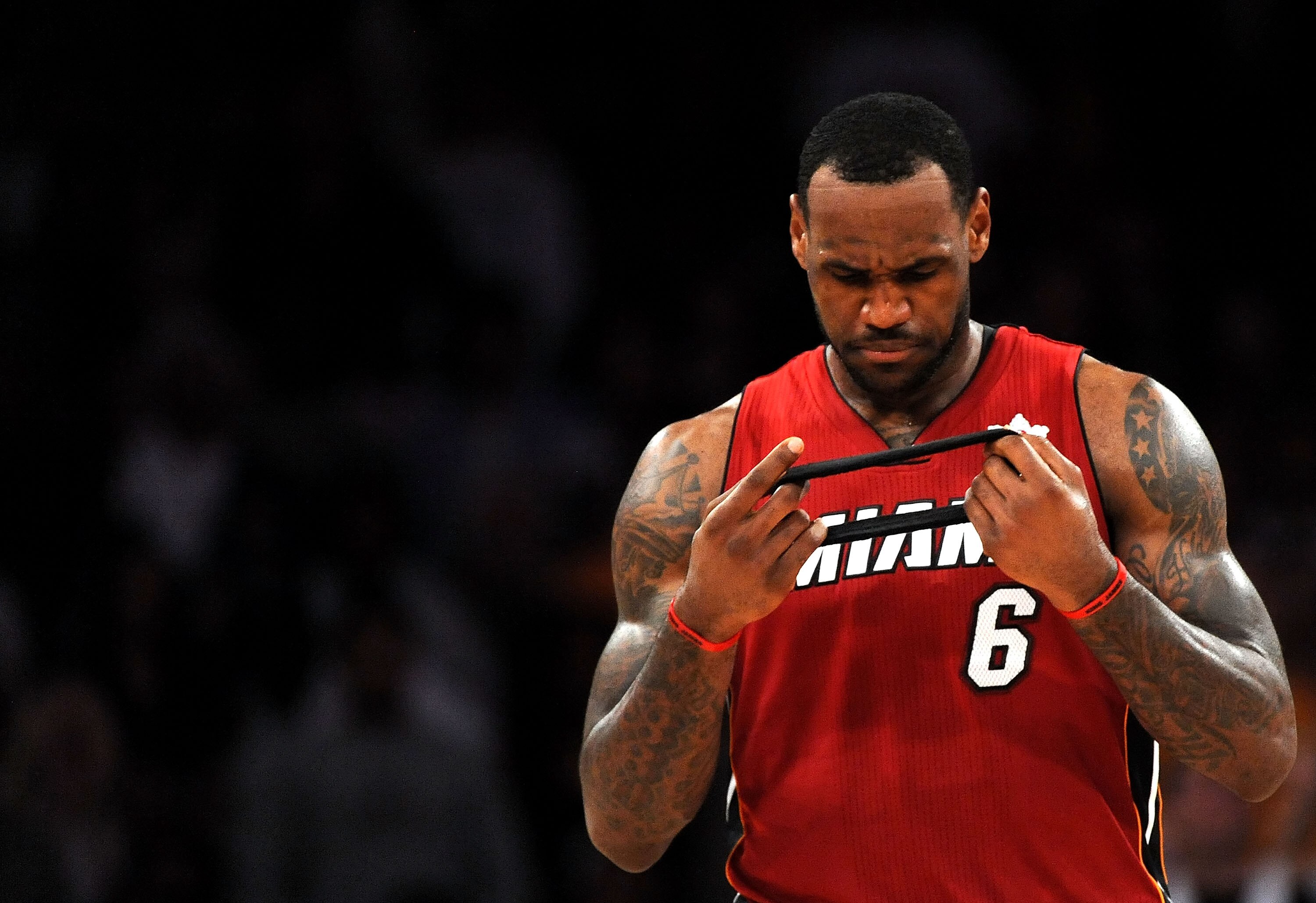 LOS ANGELES, CA - DECEMBER 25:  LeBron James #6 of the Miami Heat puts his headband back on during the game against the Los Angeles Lakers at Staples Center on December 25, 2010 in Los Angeles, California. NOTE TO USER: User expressly acknowledges and agr