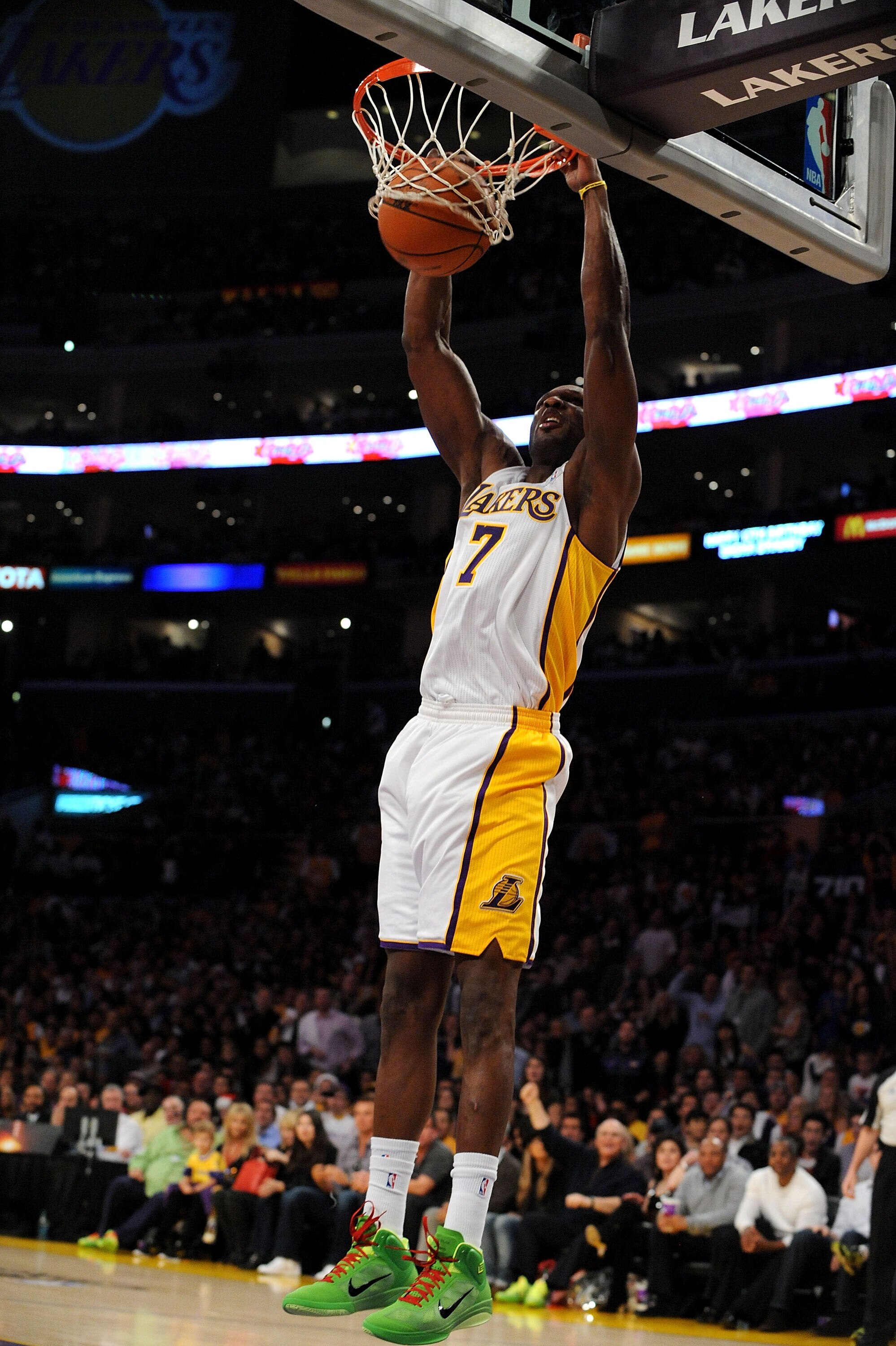 LOS ANGELES, CA - DECEMBER 25:  Lamar Odom #7 of the Los Angeles Lakers slam dunks the ball against the Miami Heat at Staples Center on December 25, 2010 in Los Angeles, California. NOTE TO USER: User expressly acknowledges and agrees that, by downloading
