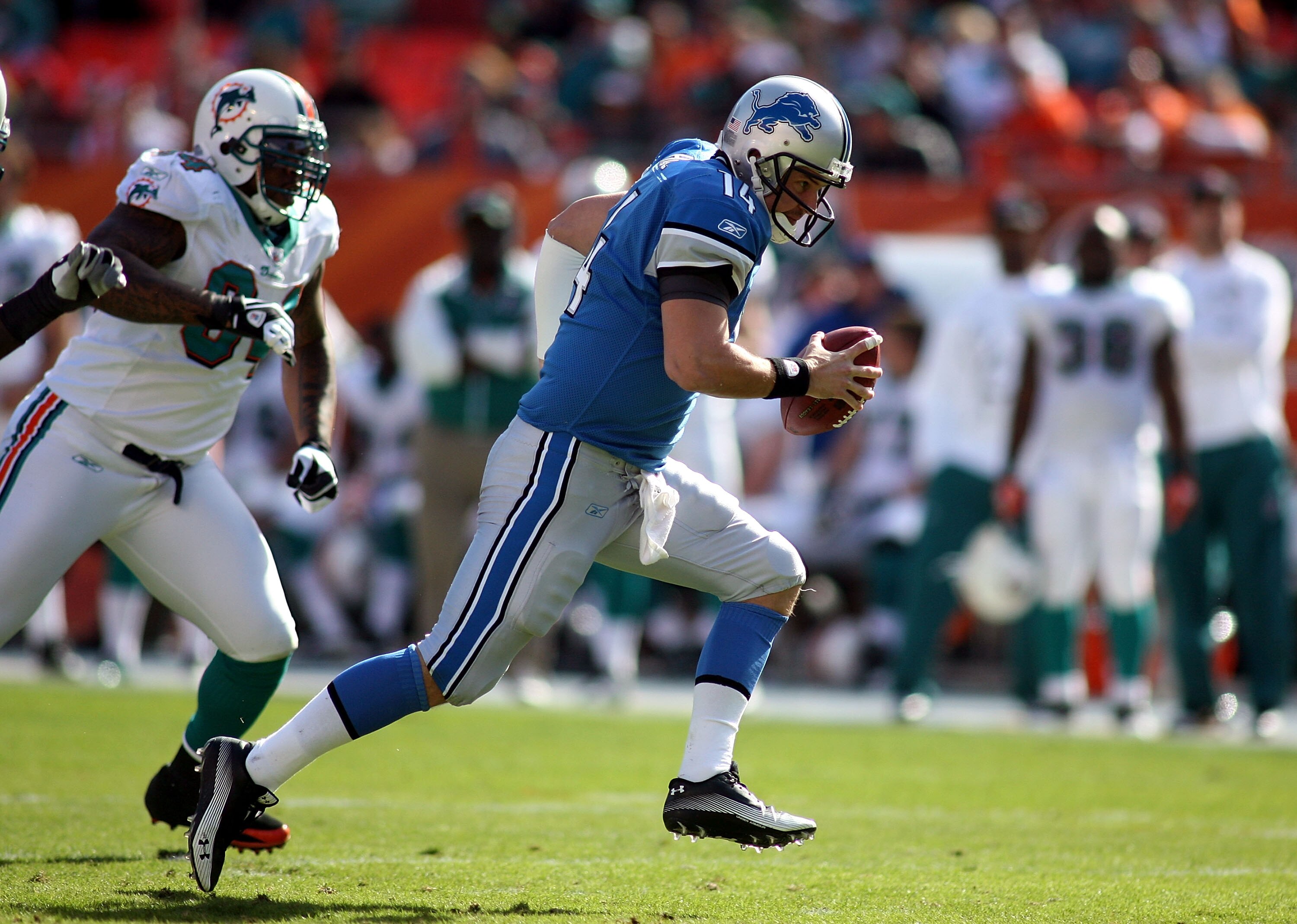MIAMI - DECEMBER 26:  Quarterback Shaun Hill #14 of the Detroit Lions scrambles against the Miami Dolphins at Sun Life Stadium on December 26, 2010 in Miami, Florida.  (Photo by Marc Serota/Getty Images)