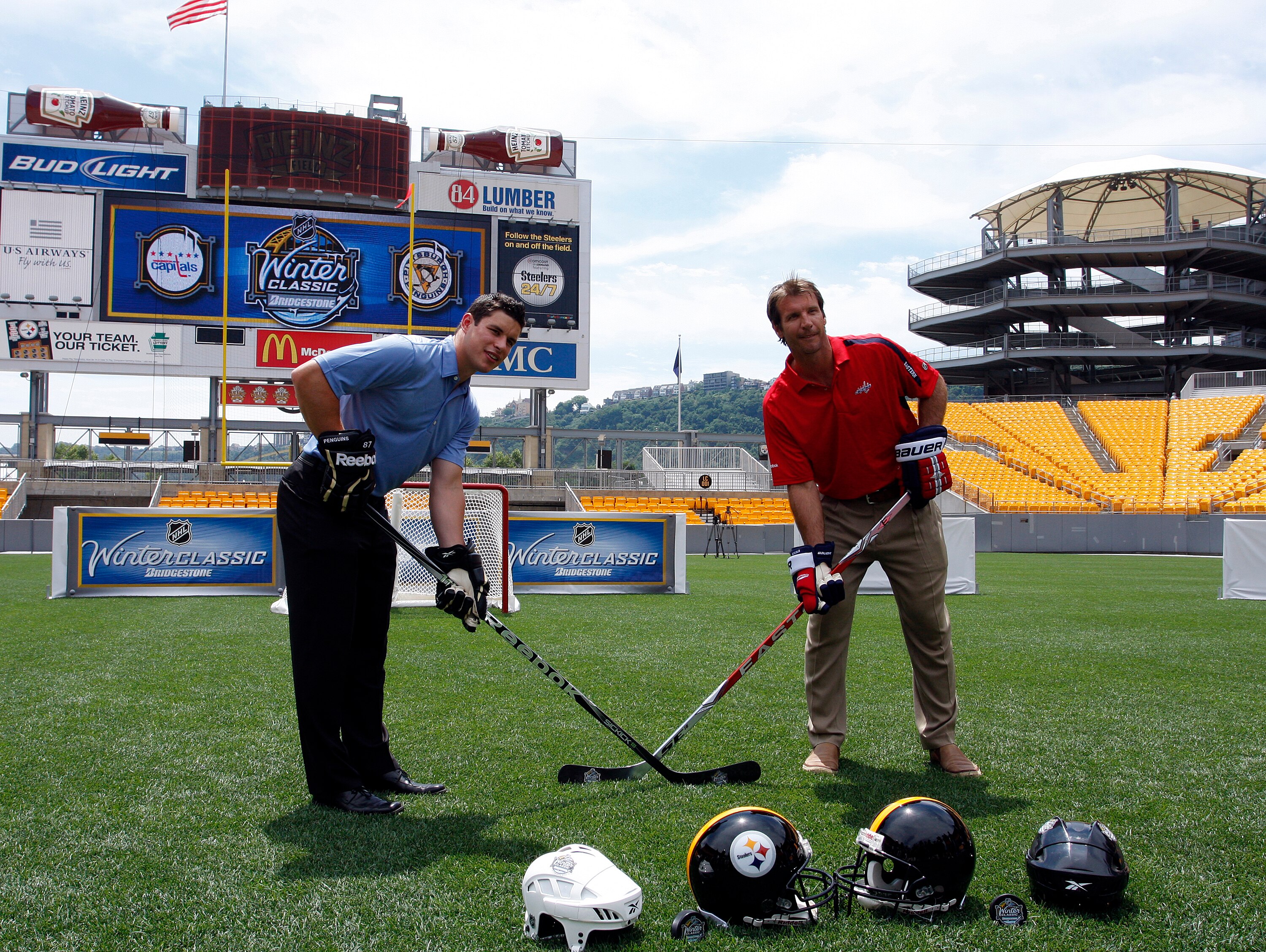PITTSBURGH - JULY 27:  Sidney Crosby (L) of the Pittsburgh Penguins and Mike Knuble of the Washington Capitals pose for a photo at the 2011 Bridgestone NHL Winter Classic press conference on July 27, 2010 at Heinz Field in Pittsburgh, Pennsylvania.  (Phot