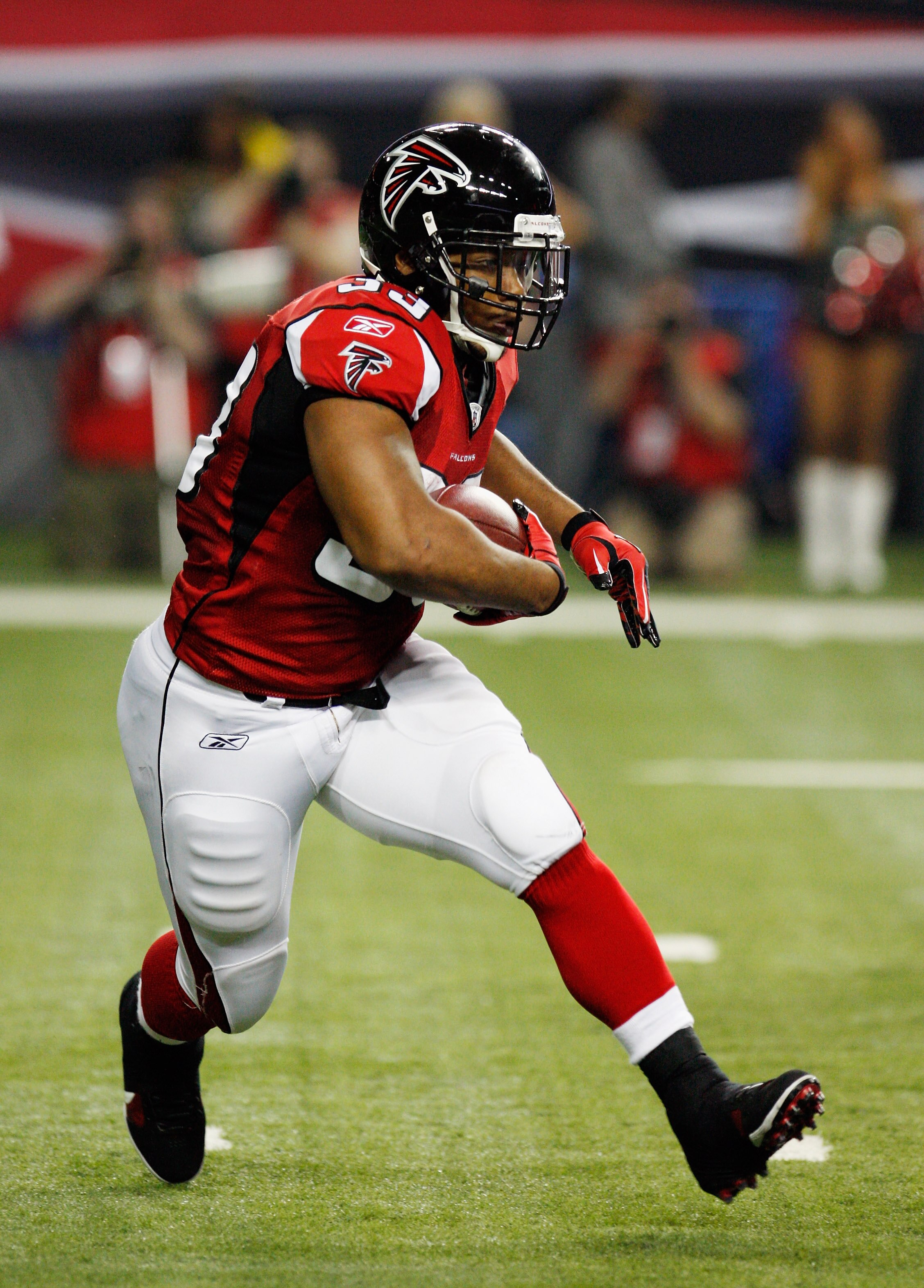 ATLANTA, GA - DECEMBER 27: Michael Turner #33 of the Atlanta Falcons rushes upfield during the first half of the game against the New Orleans Saints at the Georgia Dome on December 27, 2010 in Atlanta, Georgia. (Photo by Scott Halleran/Getty Images) ATLANTA, GA - DECEMBER 27: Michael Turner #33 of the Atlanta Falcons rushes upfield during the first half of the game against the New Orleans Saints at the Georgia Dome on December 27, 2010 in Atlanta, Georgia. (Photo by Scott Halleran/Getty Images)