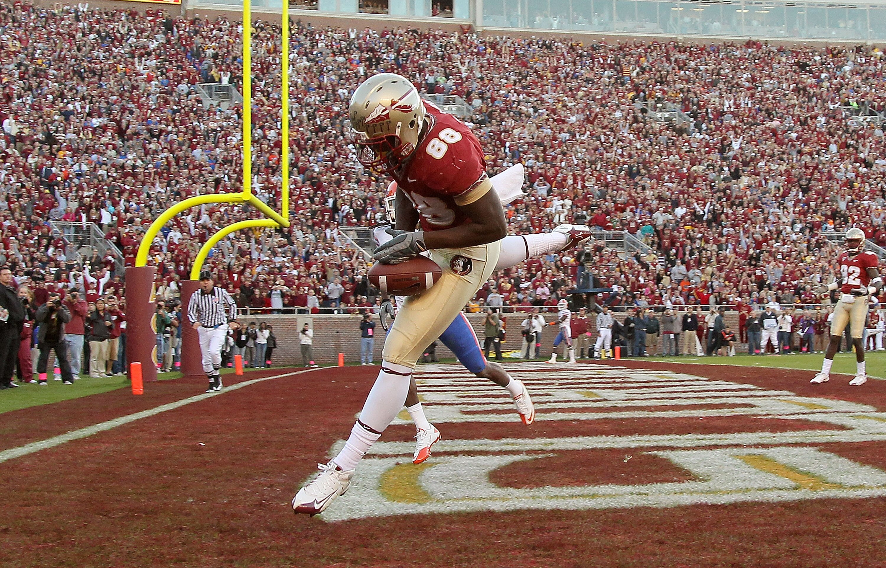 TALLAHASSEE, FL - NOVEMBER 27: Beau Reliford #88 of the Florida State Seminoles misses a touchdown catch during a game against the Florida Gators at Doak Campbell Stadium on November 27, 2010 in Tallahassee, Florida.  (Photo by Mike Ehrmann/Getty Images)
