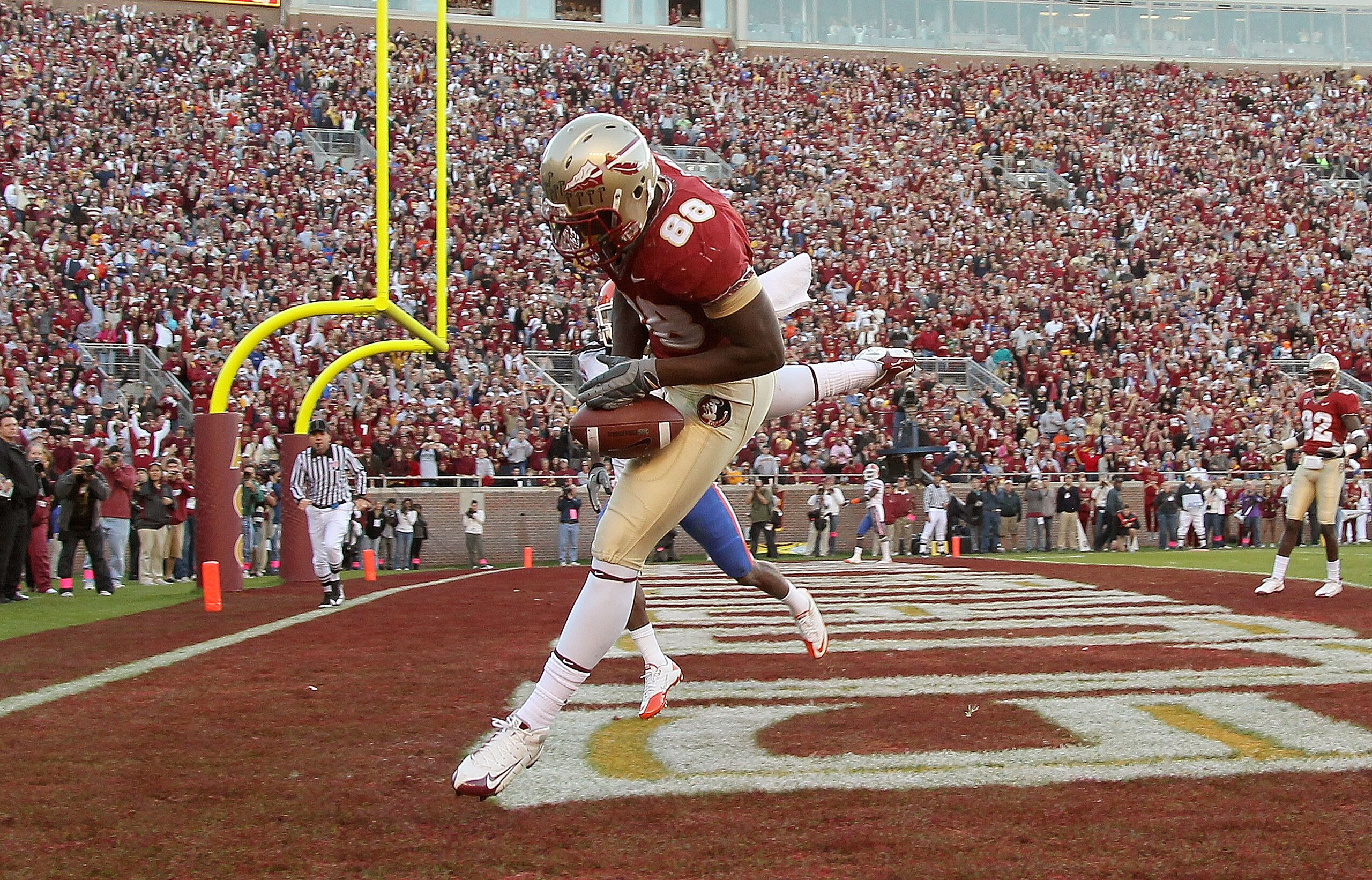 TALLAHASSEE, FL - NOVEMBER 27: Beau Reliford #88 of the Florida State Seminoles misses a touchdown catch during a game against the Florida Gators at Doak Campbell Stadium on November 27, 2010 in Tallahassee, Florida.  (Photo by Mike Ehrmann/Getty Images)