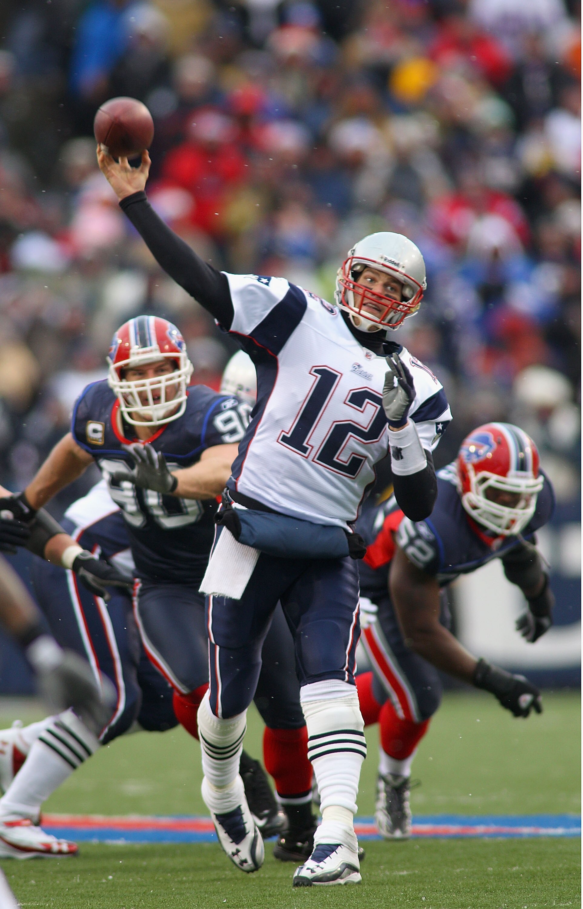 ORCHARD PARK, NY - DECEMBER 26:  Tom Brady #12 of the New England Patriots throws a pass against the Buffalo Bills  at Ralph Wilson Stadium on December 26, 2010 in Orchard Park, New York.  New England won 34-3.  (Photo by Rick Stewart/Getty Images)