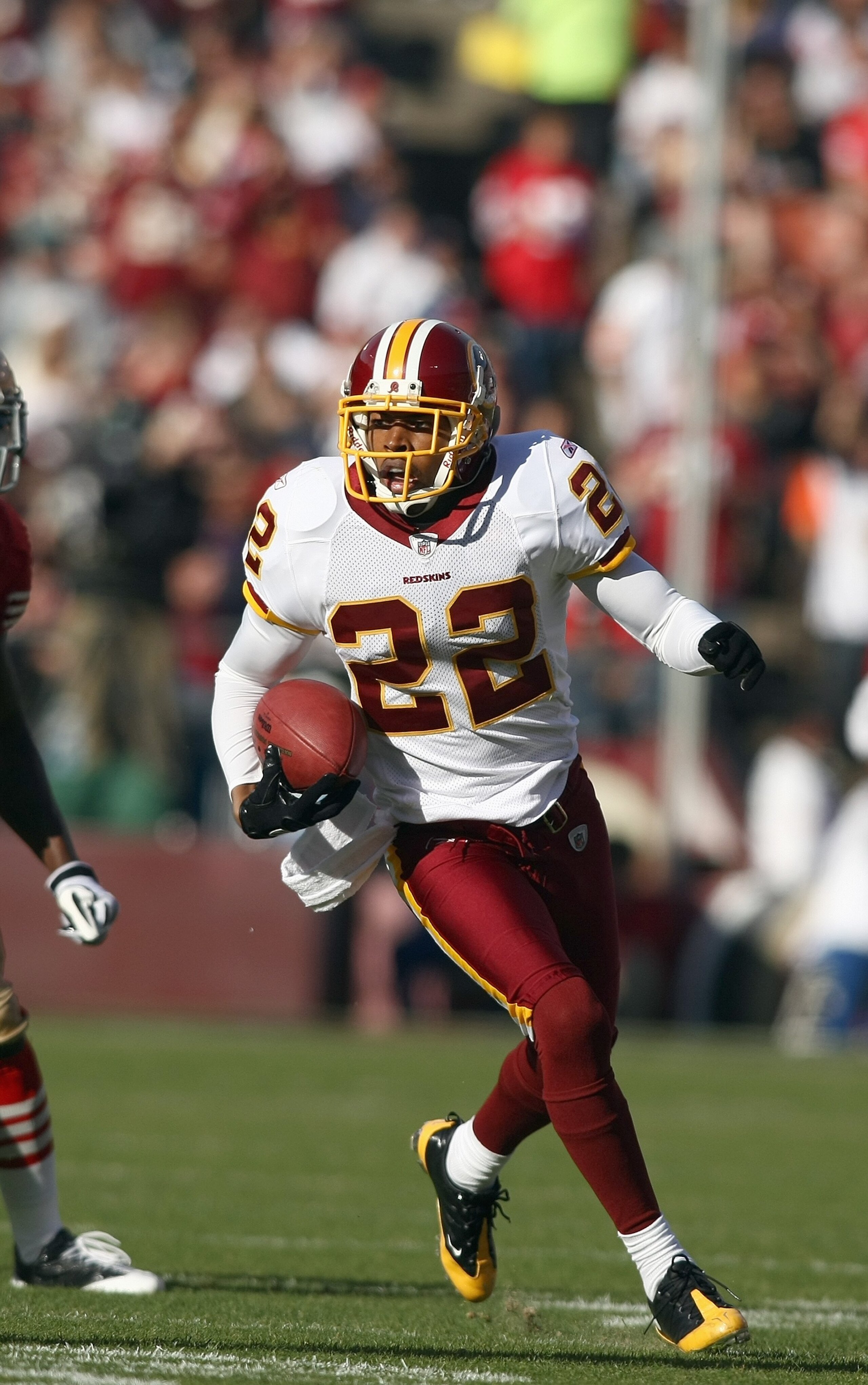 SAN FRANCISCO - DECEMBER 28:  Carlos Rogers #22 of the Washington Redskins carries the ball during the game against of the San Fransisco 49ers at Candlestick Park on December 28, 2008 in San Francisco, California. (Photo by: Jonathan Ferrey/Getty Images)
