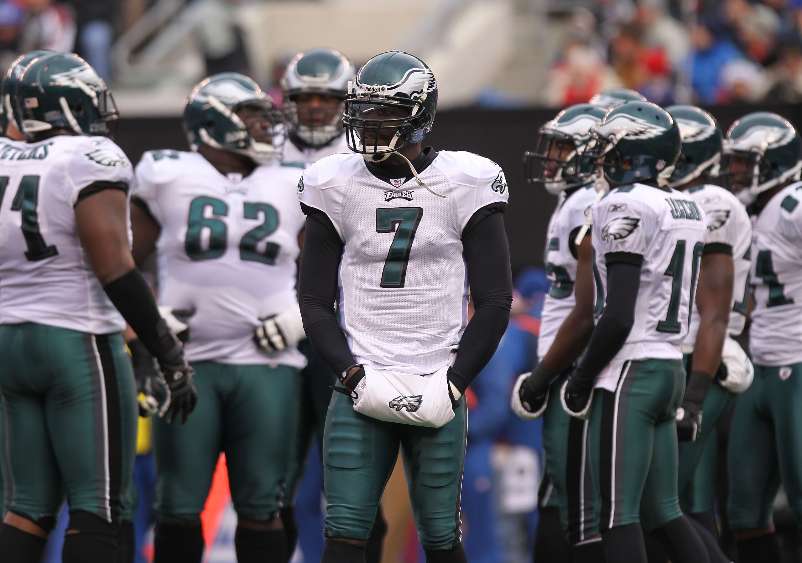 EAST RUTHERFORD, NJ - DECEMBER 19:  Michael Vick #7 of the Philadelphia Eagles stands by the huddle against the New York Giants at New Meadowlands Stadium on December 19, 2010 in East Rutherford, New Jersey.  (Photo by Nick Laham/Getty Images)