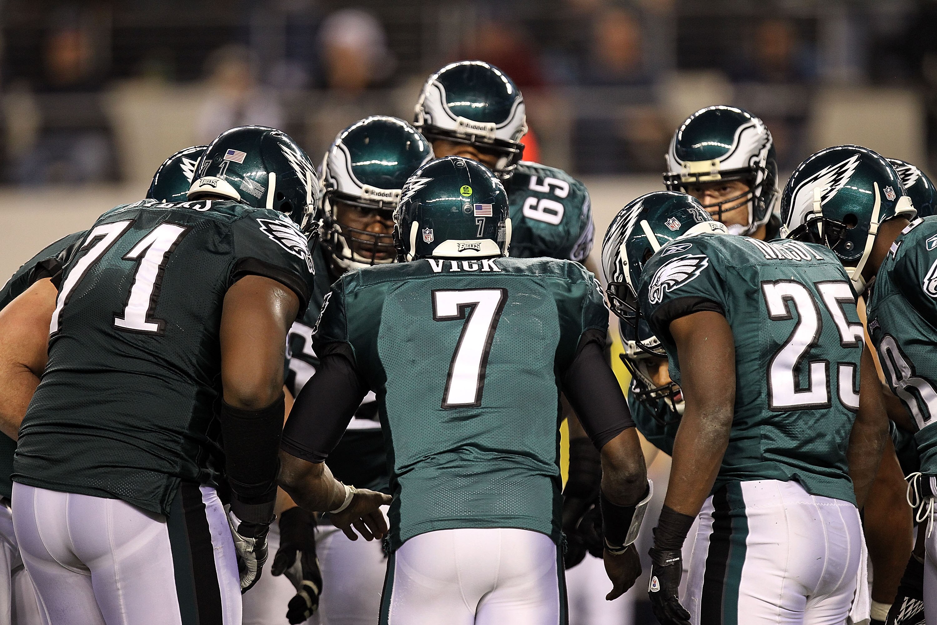 ARLINGTON, TX - DECEMBER 12:  Quarterback Michael Vick #7 of the Philadelphia Eagles huddles the offense at Cowboys Stadium on December 12, 2010 in Arlington, Texas.  (Photo by Ronald Martinez/Getty Images)