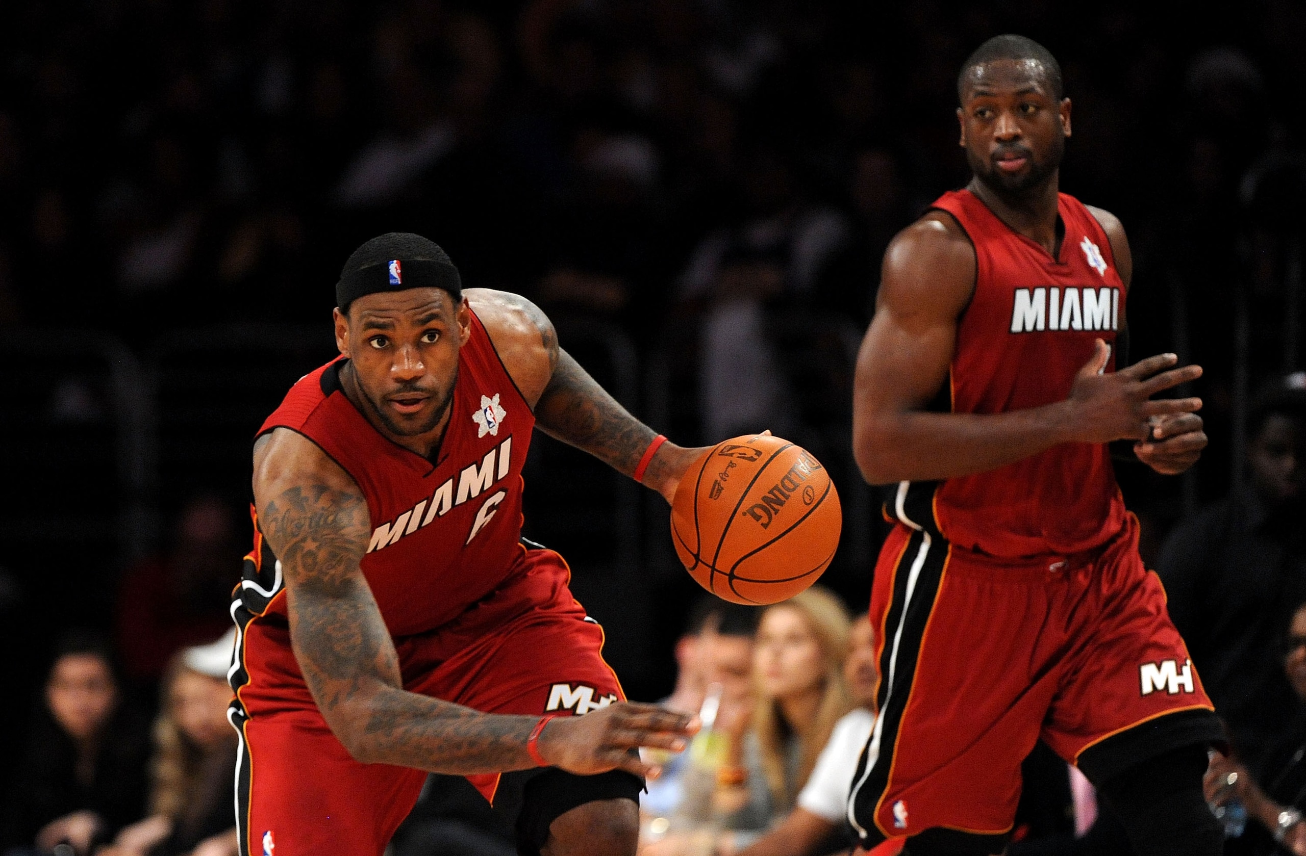 LOS ANGELES, CA - DECEMBER 25:  LeBron James #6 of the Miami Heat drives the ball upcourt during the game against the Los Angeles Lakers at Staples Center on December 25, 2010 in Los Angeles, California. NOTE TO USER: User expressly acknowledges and agree