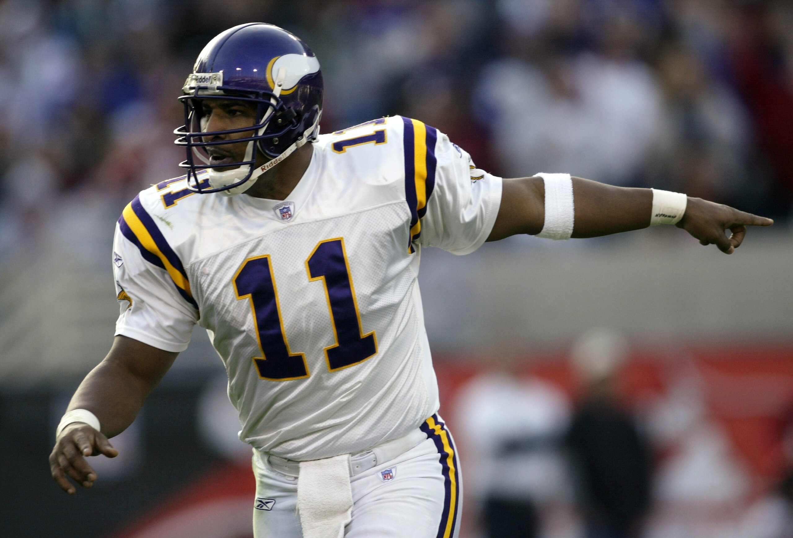 TEMPE, AZ - DECEMBER 28:  Quarterback Daunte Culpepper #11 of the Minnesota Vikings reacts on the field during the game against the Arizona Cardinals on December 28, 2003 at Sun Devil Stadium in Tempe, Arizona. The Cardinals won 18-17. (Photo by Jeff Gros