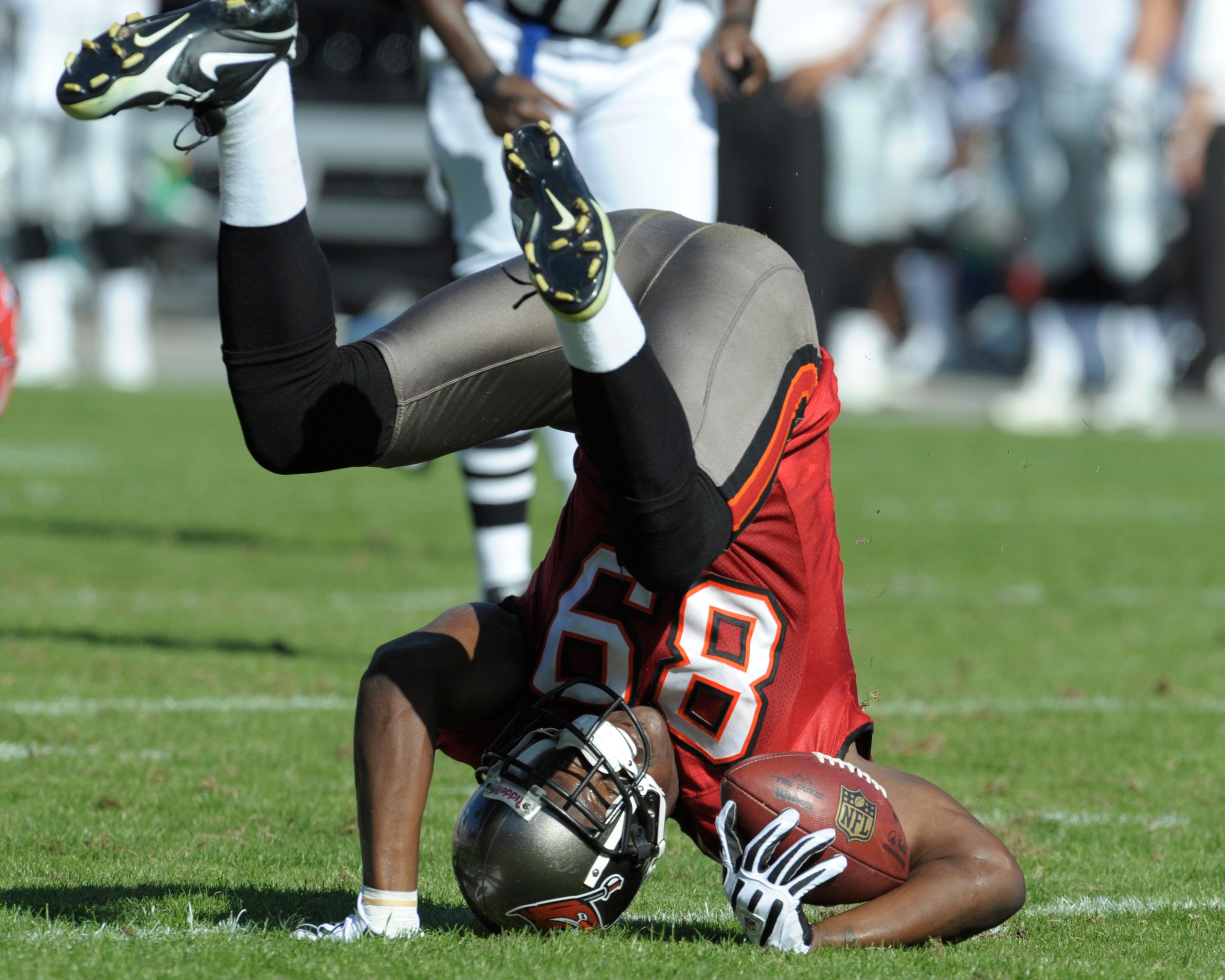 TAMPA, FL - DECEMBER 28: Wide receiver Antonio Bryant #89 of the Tampa Bay Buccaneers tumbles after a midfield catch against the Oakland Raiders at Raymond James Stadium on December 28, 2008 in Tampa, Florida.  (Photo by Al Messerschmidt/Getty Images)