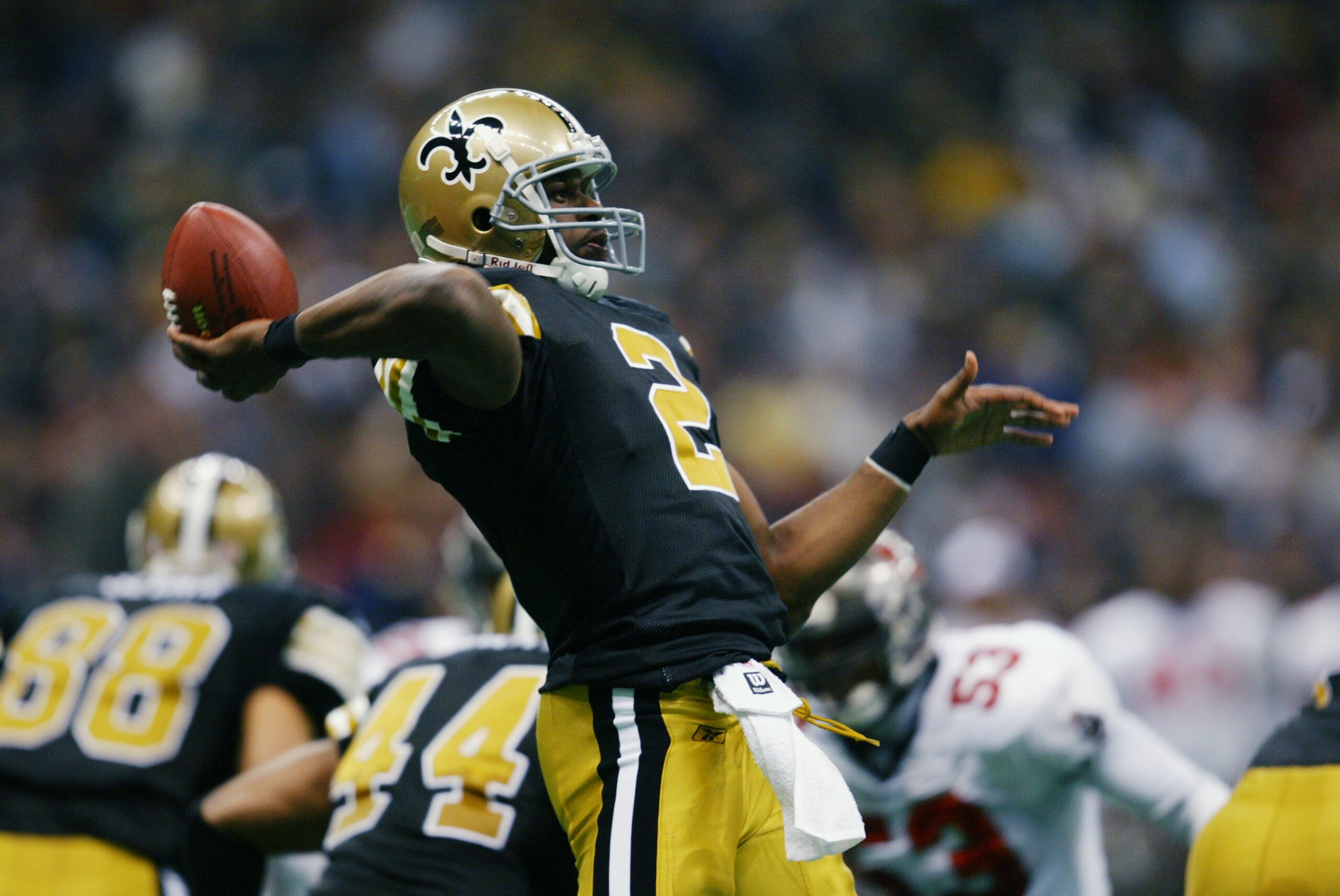 NEW ORLEANS - DECEMBER 1:  Quarterback Aaron Brooks #2 of the New Orleans Saints passes against the Tampa Bay Buccanneers during the first half of the game on December 1, 2002 at the Louisiana Superdome in New Orleans, Louisiana.  The Saints defeated the